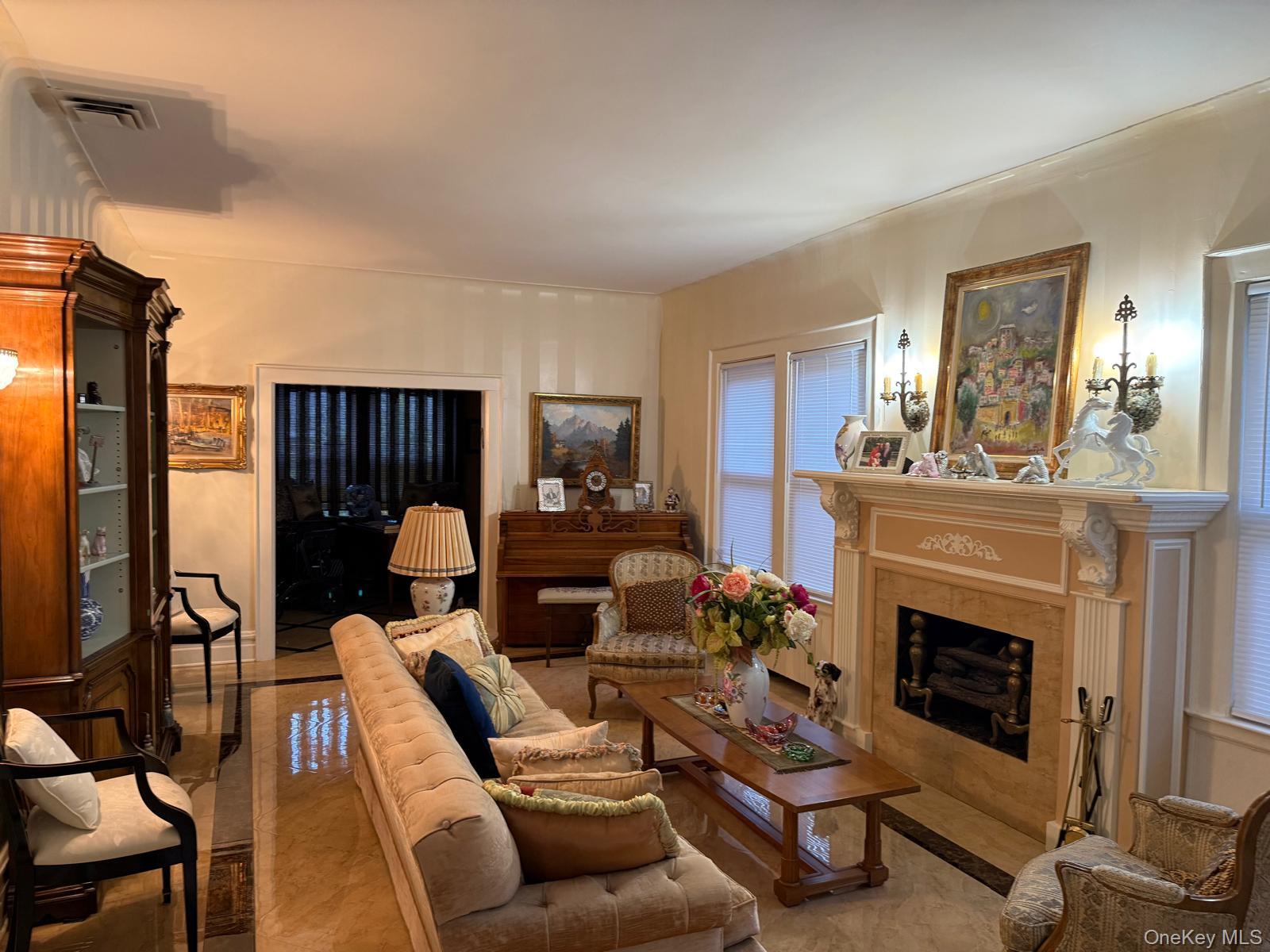 #4 photo, 365 Broadway, Нассау ‖ Lawrence , NY 11559