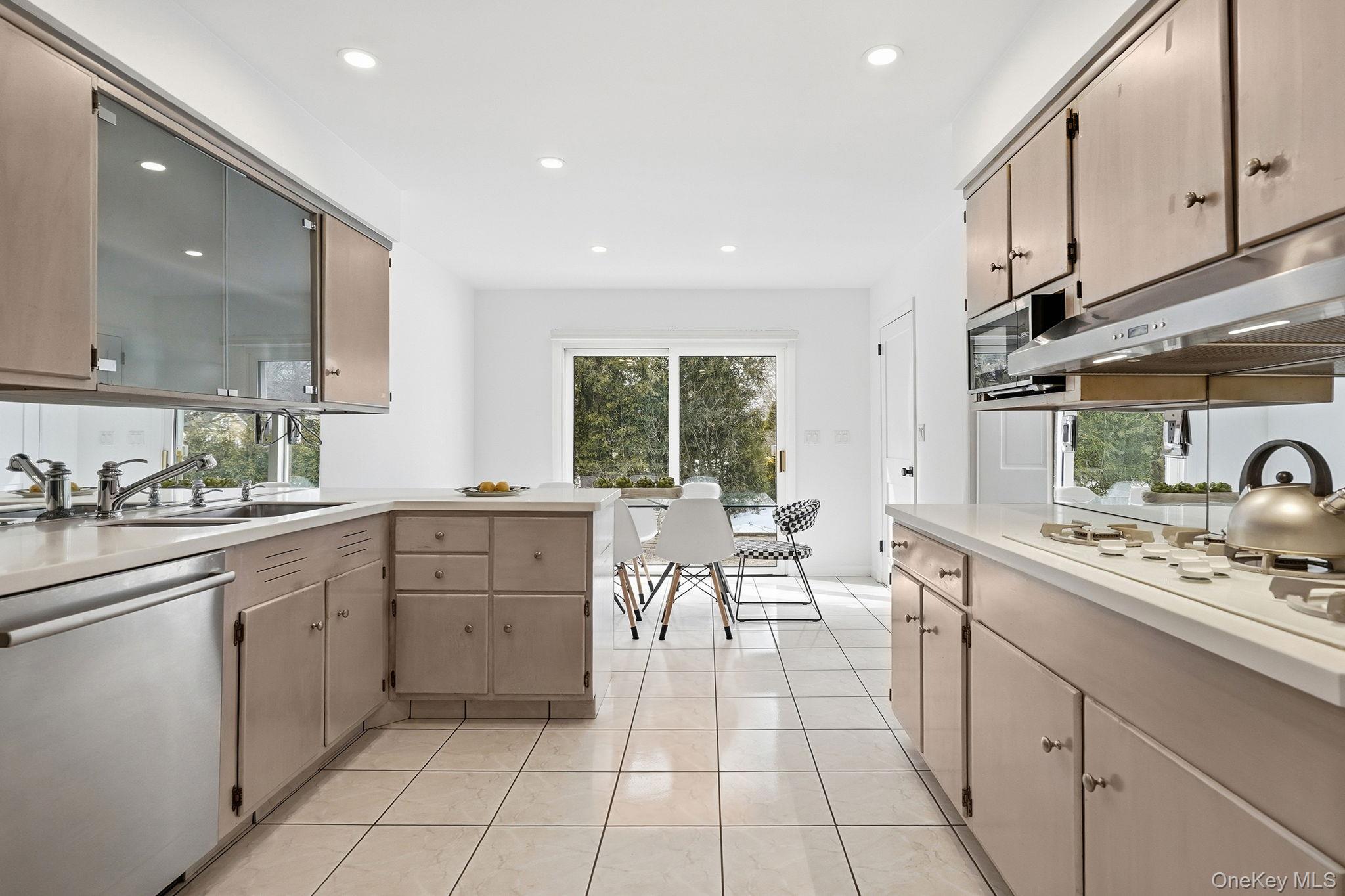 #11 photo, 201 Dorchester Road, Scarsdale , NY 10583