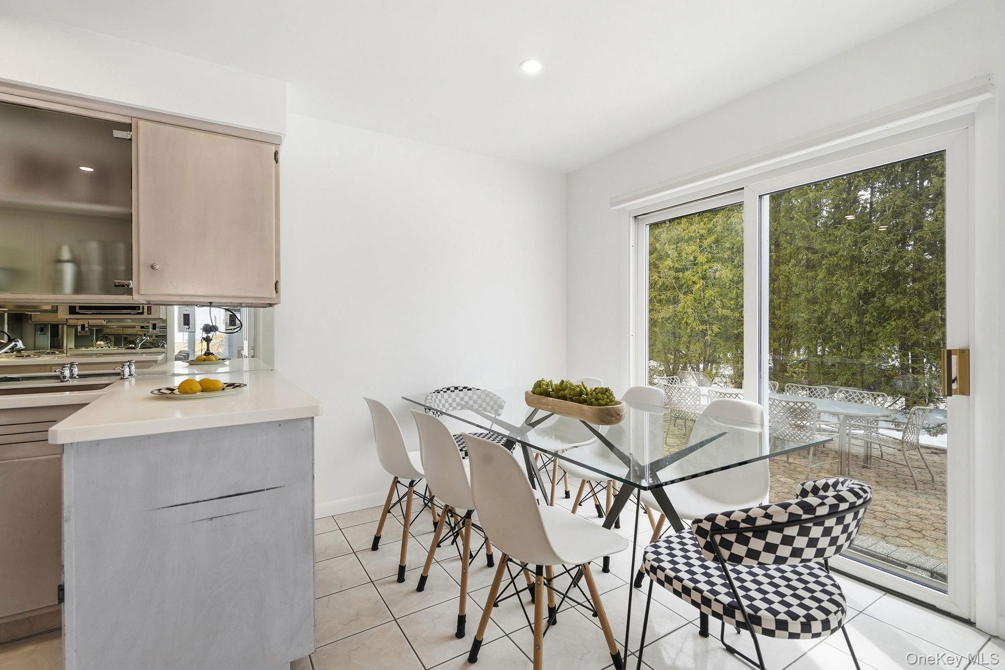 #12 photo, 201 Dorchester Road, Scarsdale , NY 10583