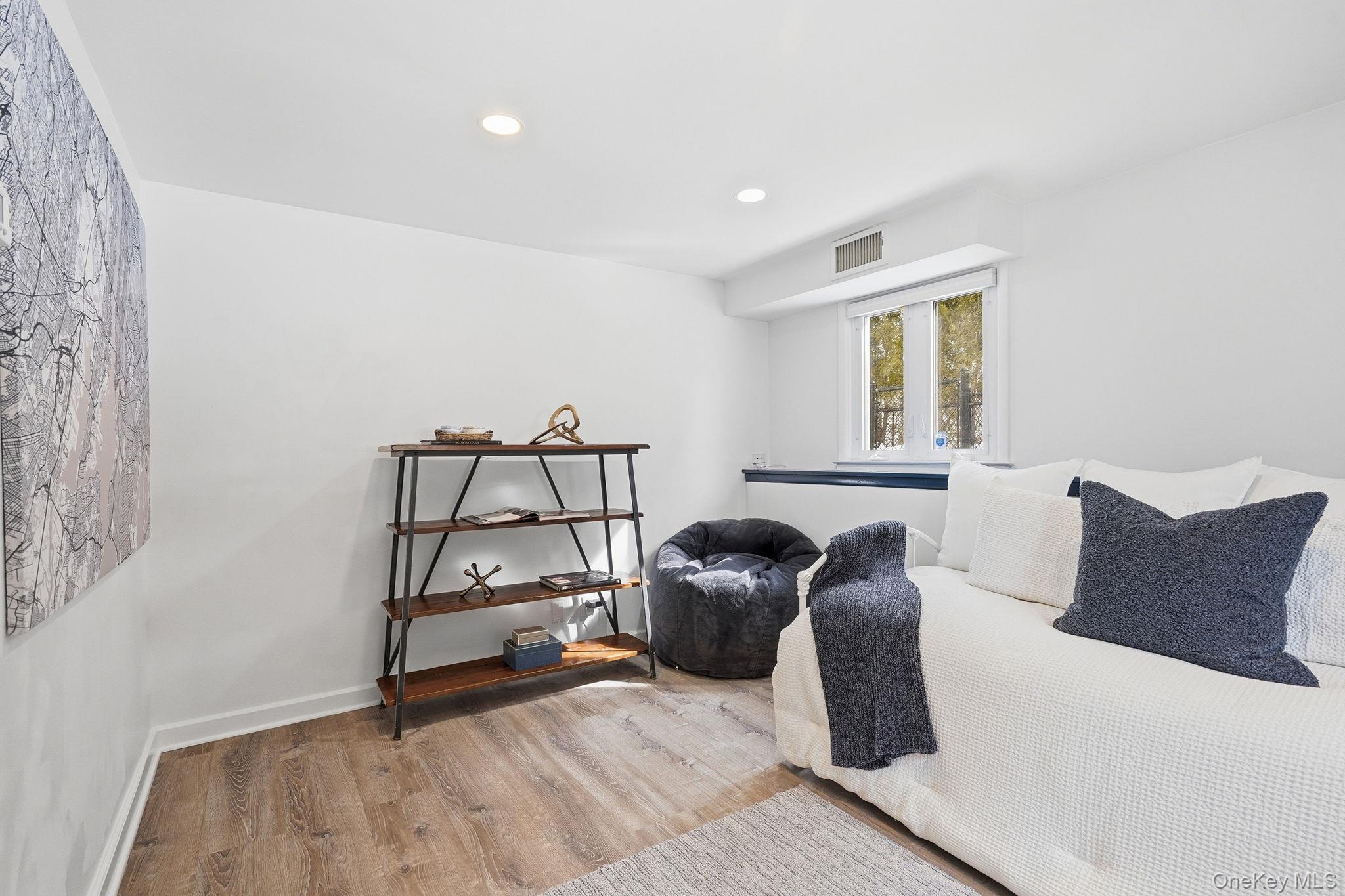 #20 photo, 201 Dorchester Road, Scarsdale , NY 10583