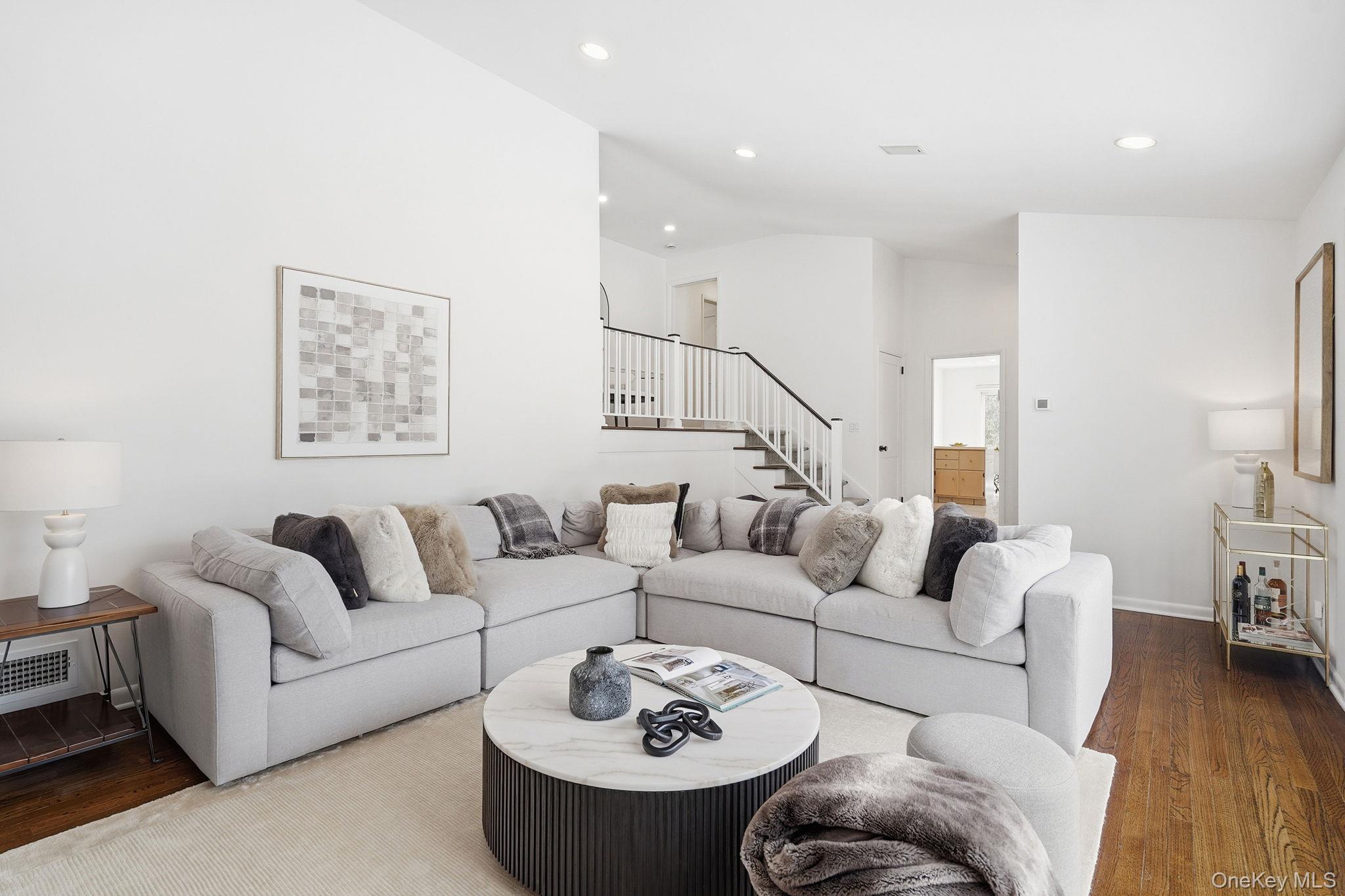 #4 photo, 201 Dorchester Road, Scarsdale , NY 10583