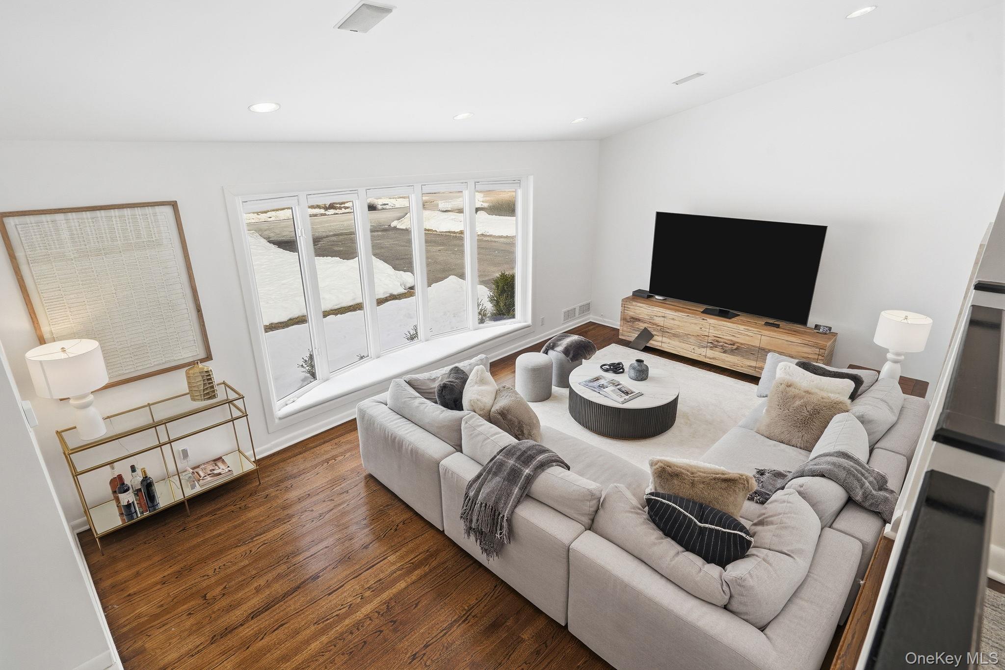 #6 photo, 201 Dorchester Road, Scarsdale , NY 10583