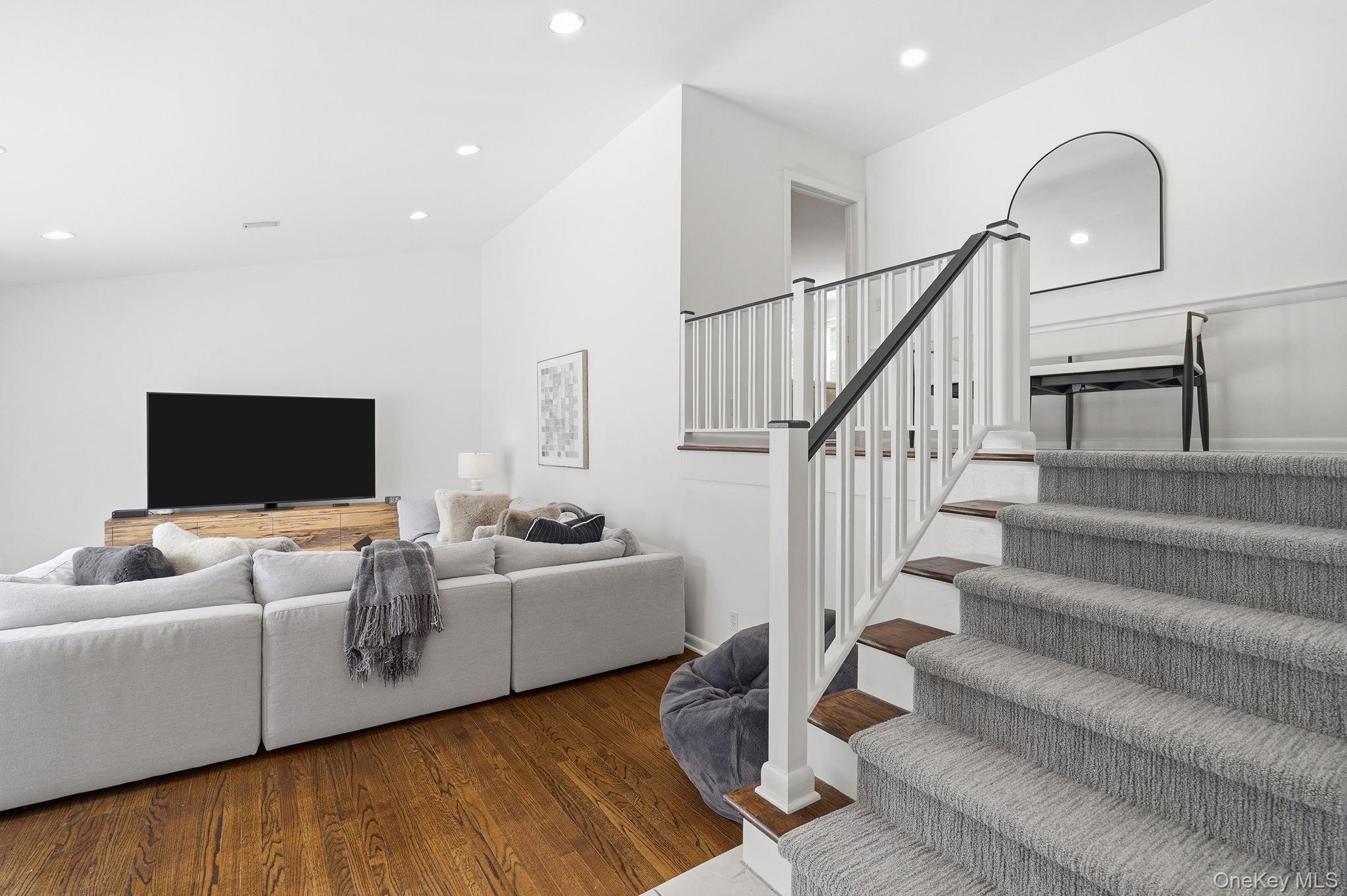 #7 photo, 201 Dorchester Road, Scarsdale , NY 10583