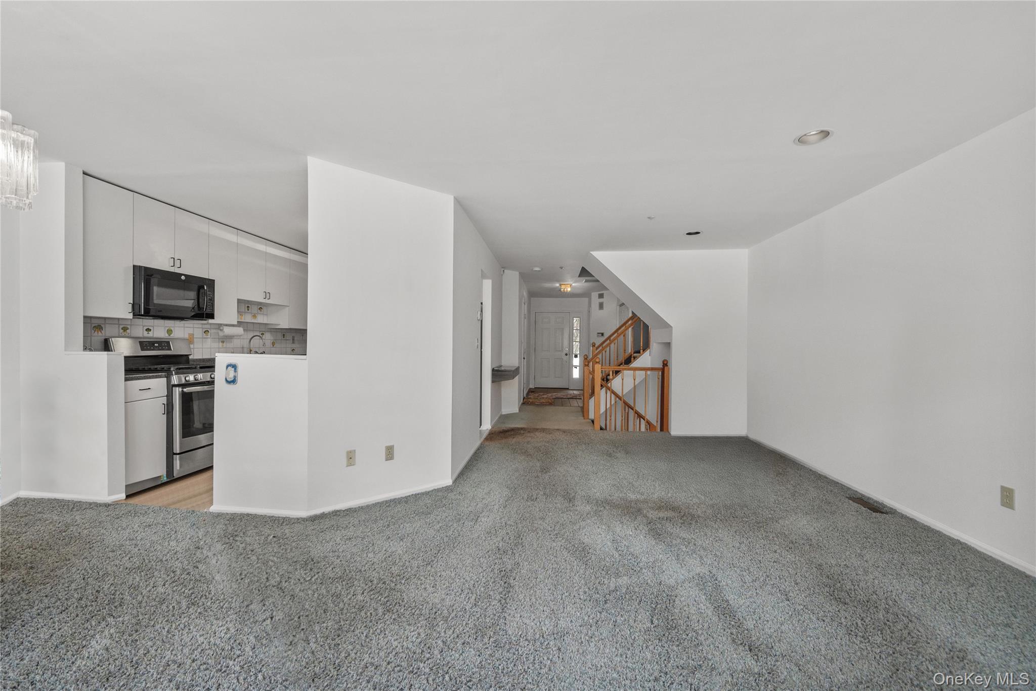 #13 photo, 302 Pondside Drive, White Plains , NY 10607