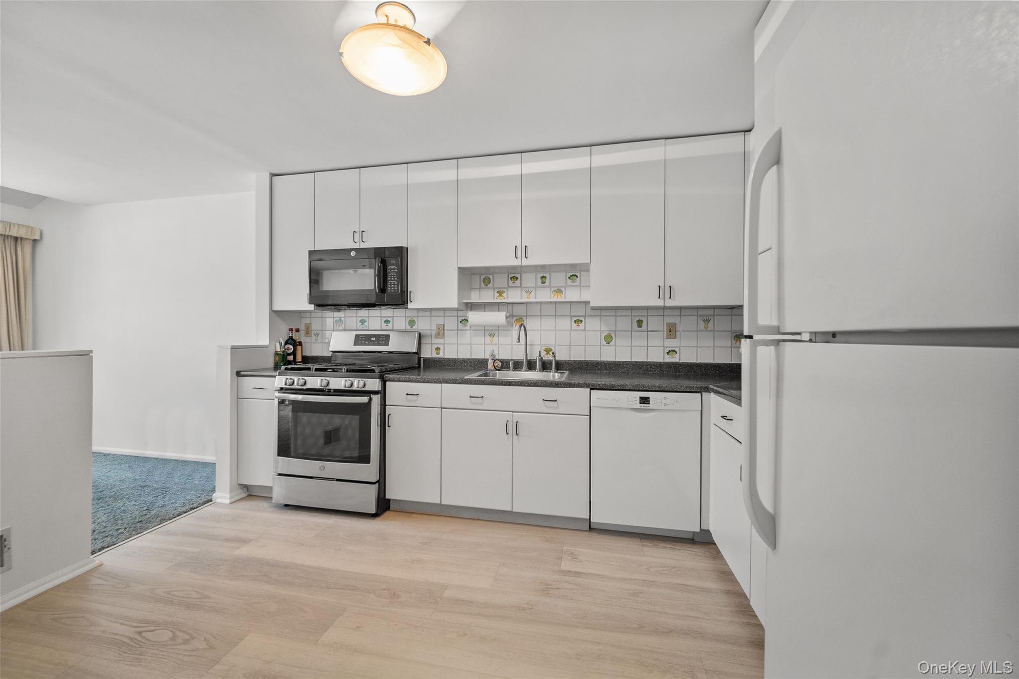 #20 photo, 302 Pondside Drive, White Plains , NY 10607