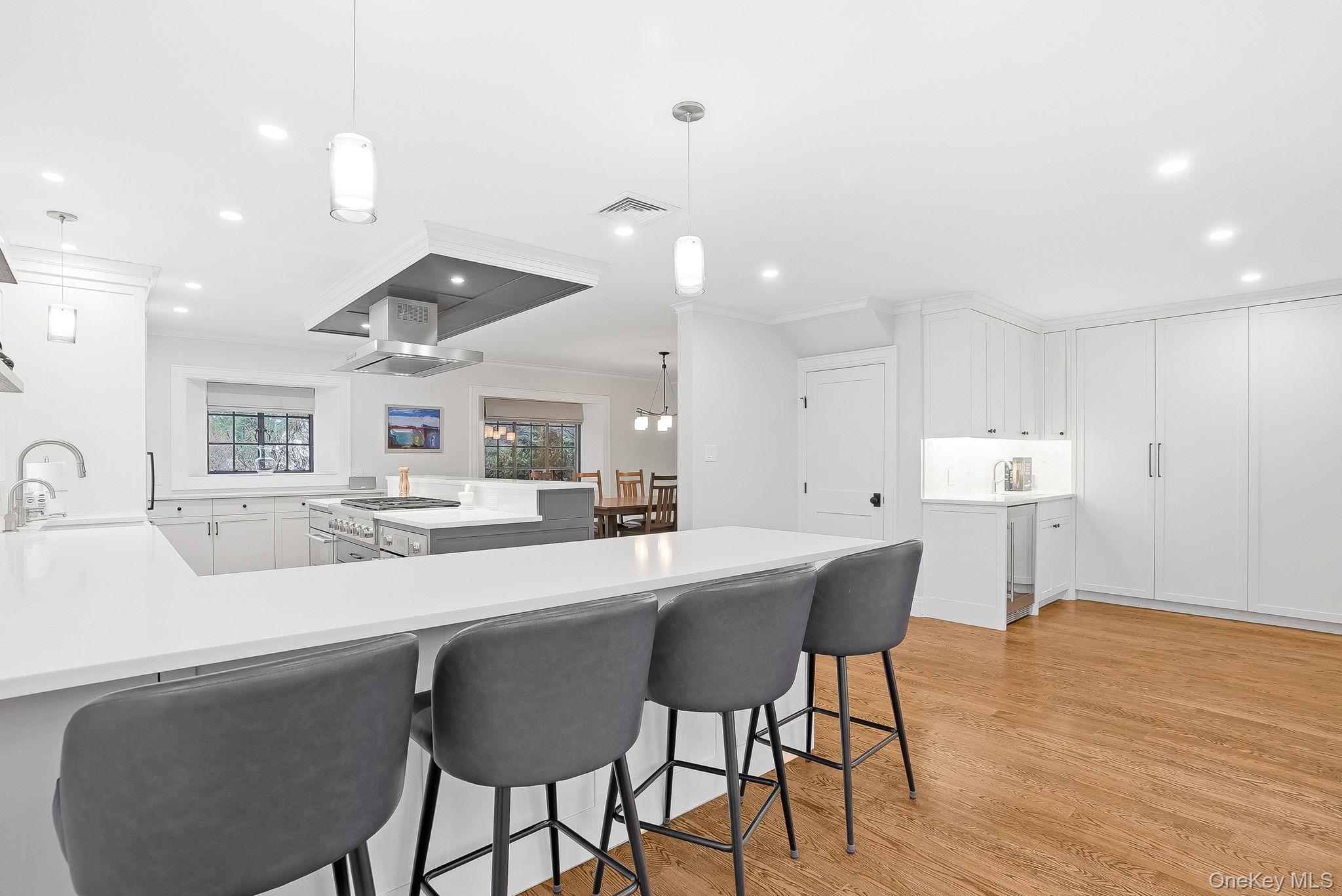 #11 photo, 65 Howell Avenue, Larchmont , NY 10538