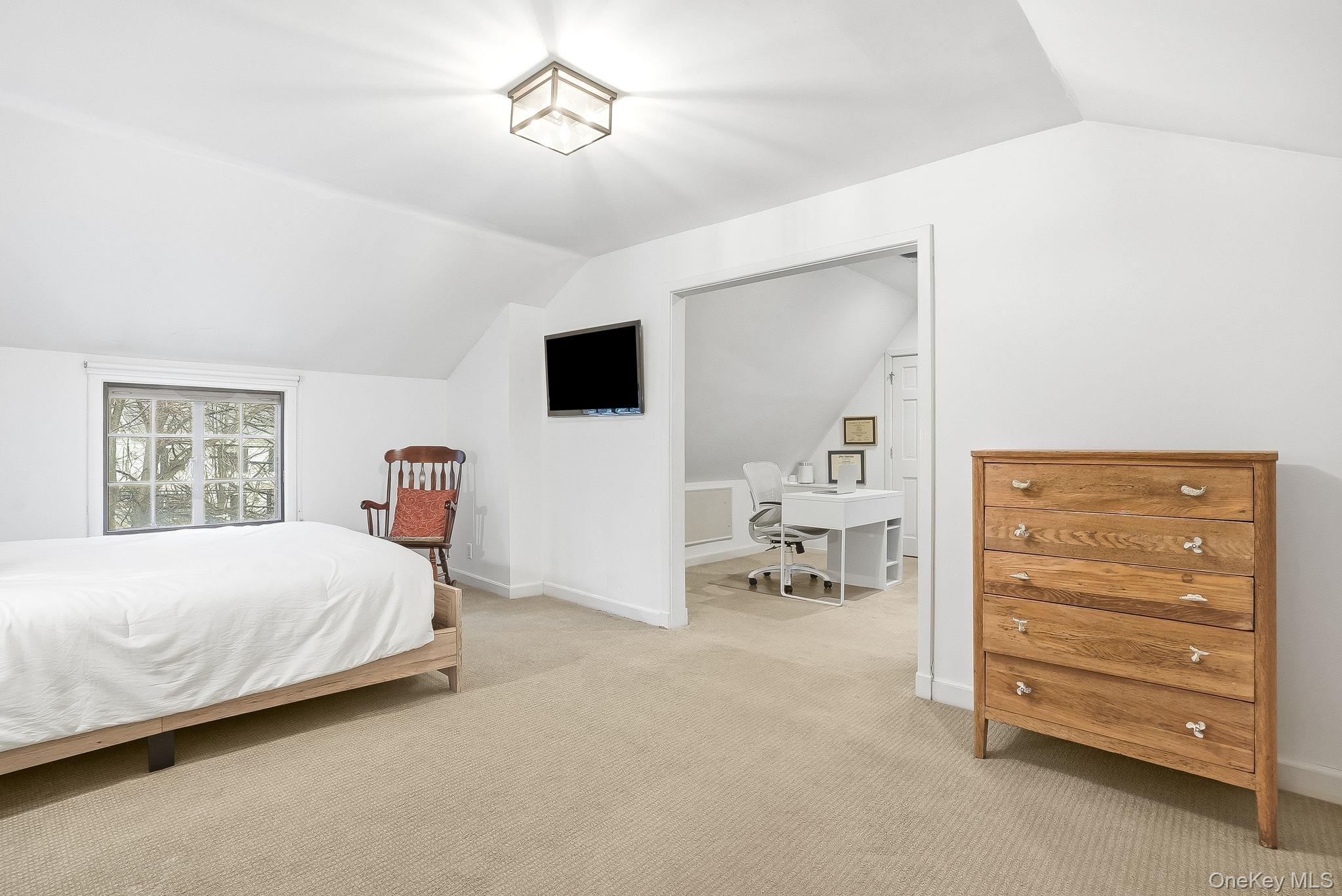 #19 photo, 65 Howell Avenue, Larchmont , NY 10538