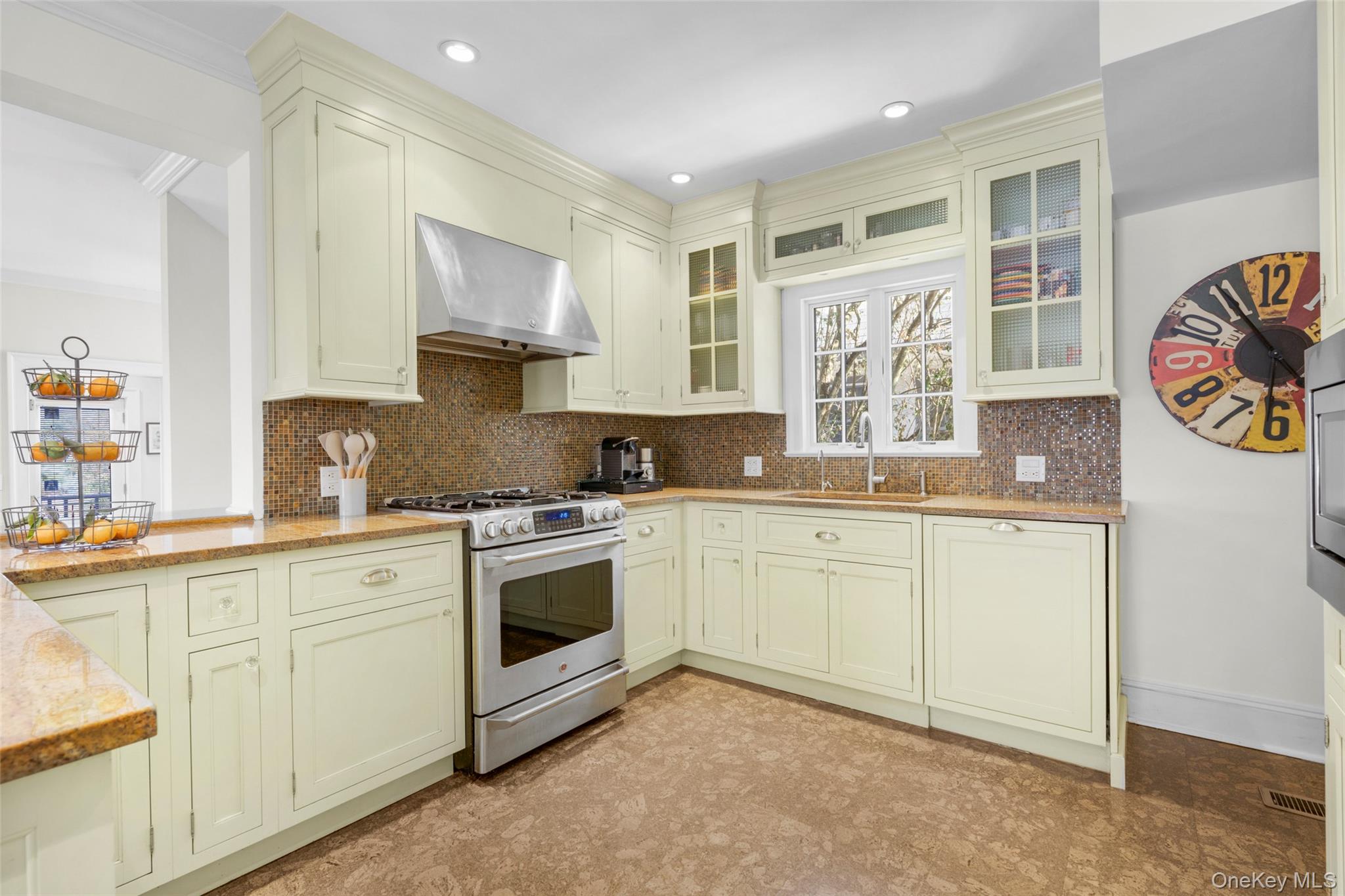 #11 photo, 7 Poplar Road, 뉴욕주 Larchmont , NY 10538