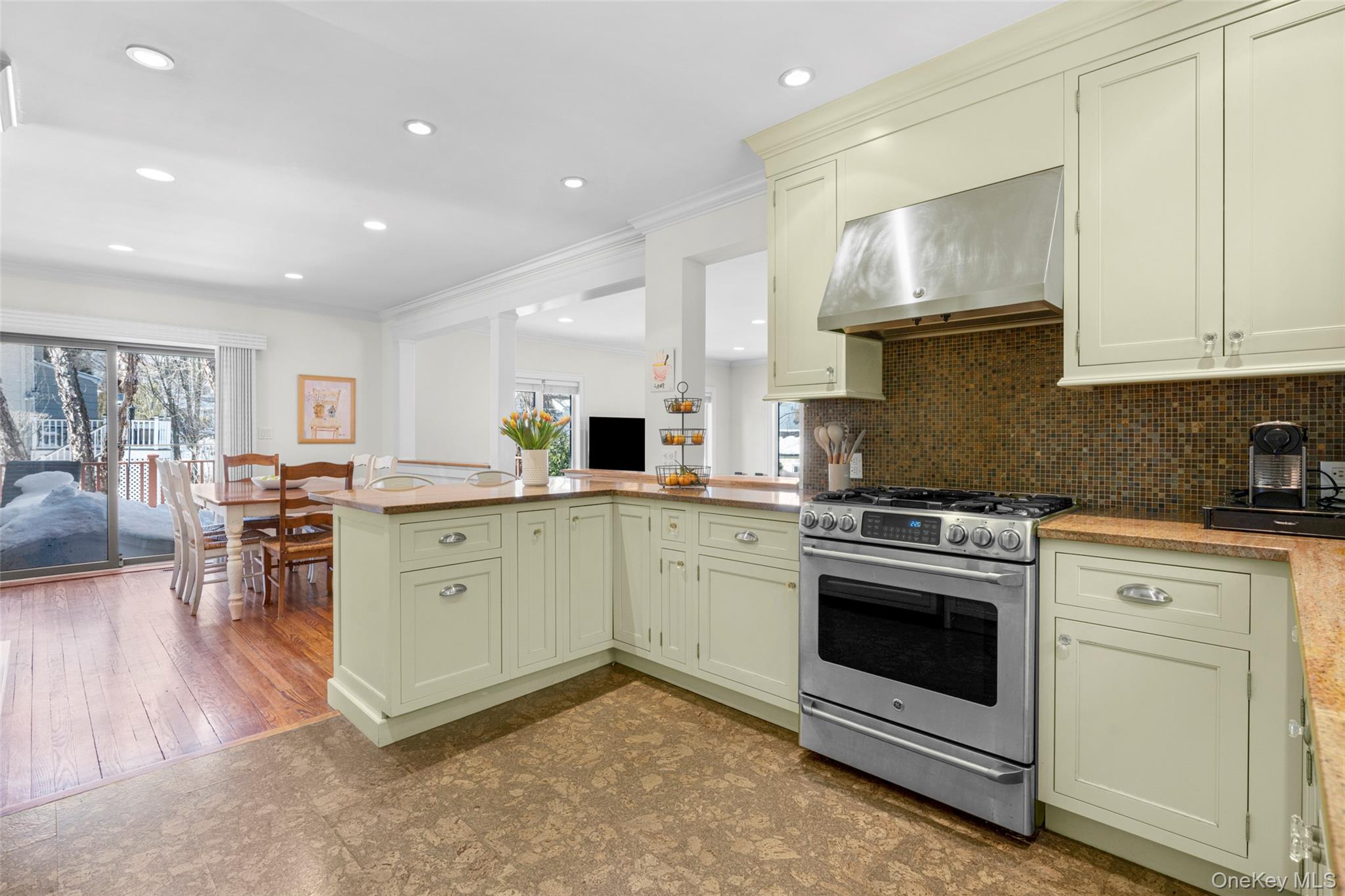 #12 photo, 7 Poplar Road, 뉴욕주 Larchmont , NY 10538