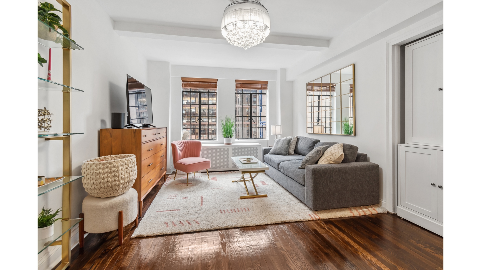 #1 photo, 320 E 42ND Street, Манхэттен ‖ Murray Hill , NY 10017