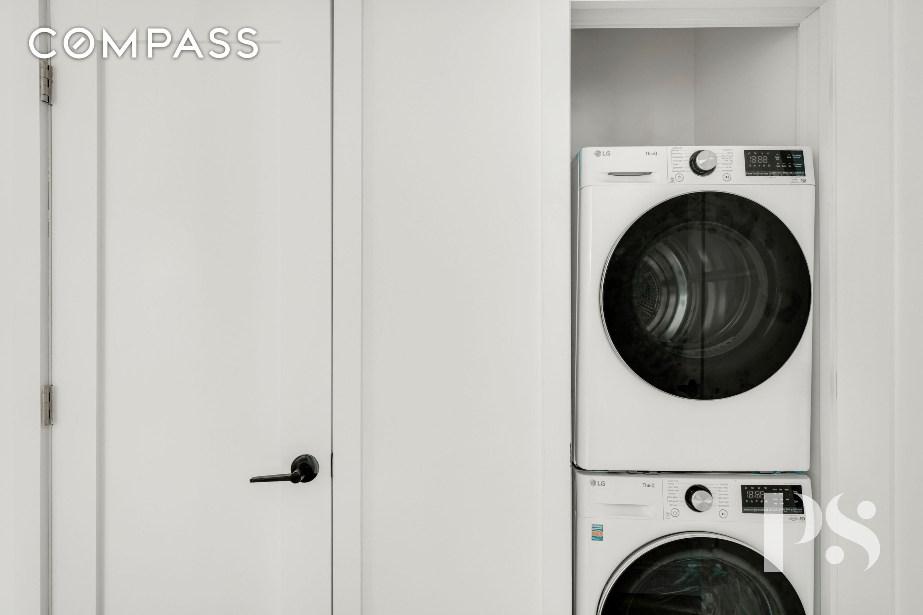 #7 photo, 24-51 38th Street, Куинс ‖ Astoria , NY 11103