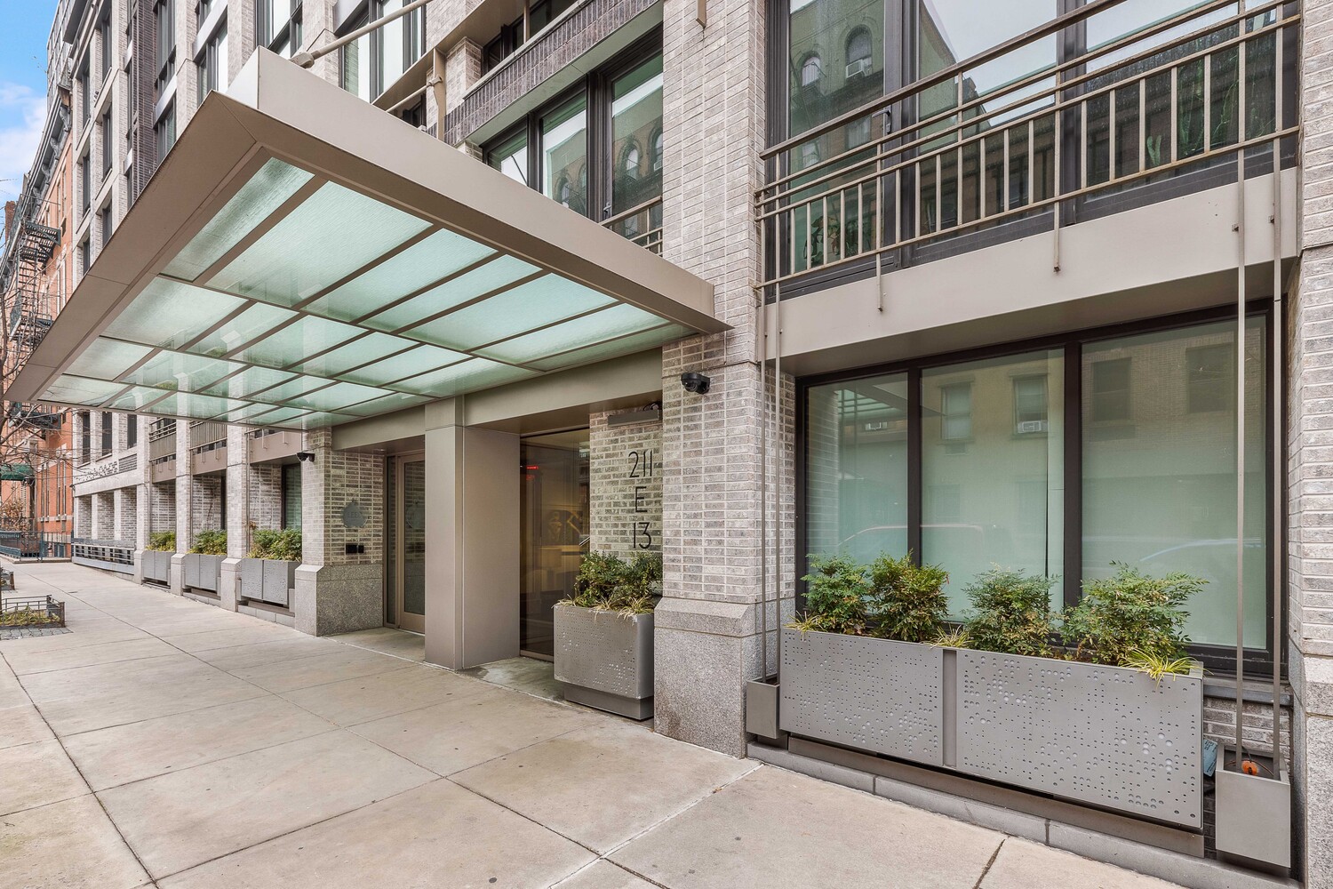 #1 photo, 211 E 13TH Street, Манхэттен ‖ East Village , NY 10003