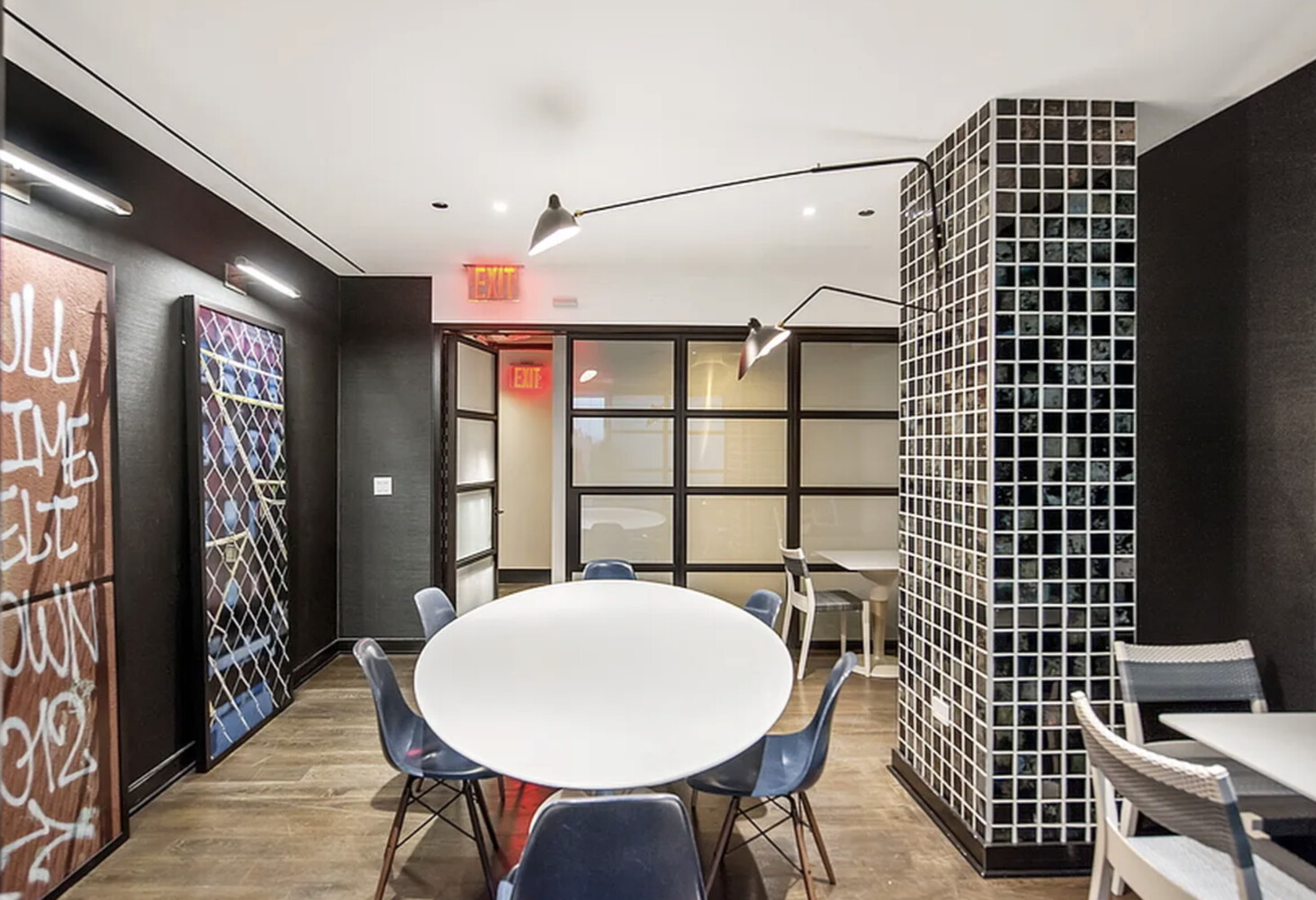 #8 photo, 211 E 13TH Street, Манхэттен ‖ East Village , NY 10003