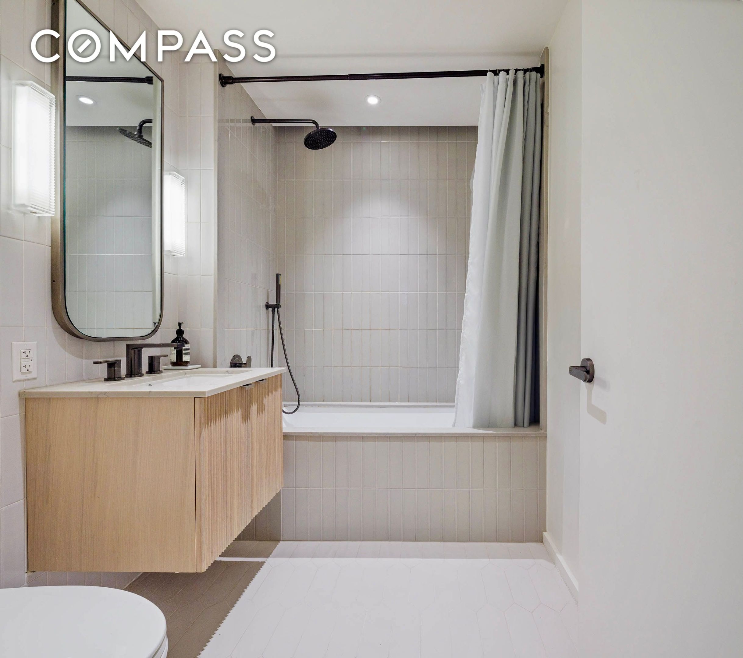 #15 photo, 58 St Marks Place, הברונקס Boerum Hill , NY 11217