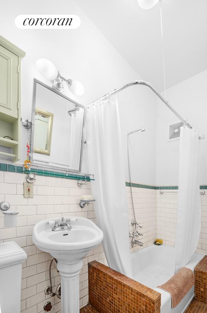 #7 photo, 704 HUMBOLDT Street, Бруклин ‖ Greenpoint , NY 11222