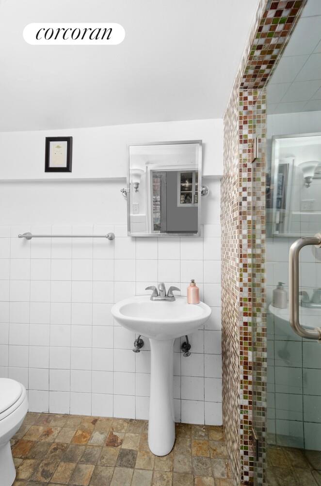 #8 photo, 704 HUMBOLDT Street, Бруклин ‖ Greenpoint , NY 11222