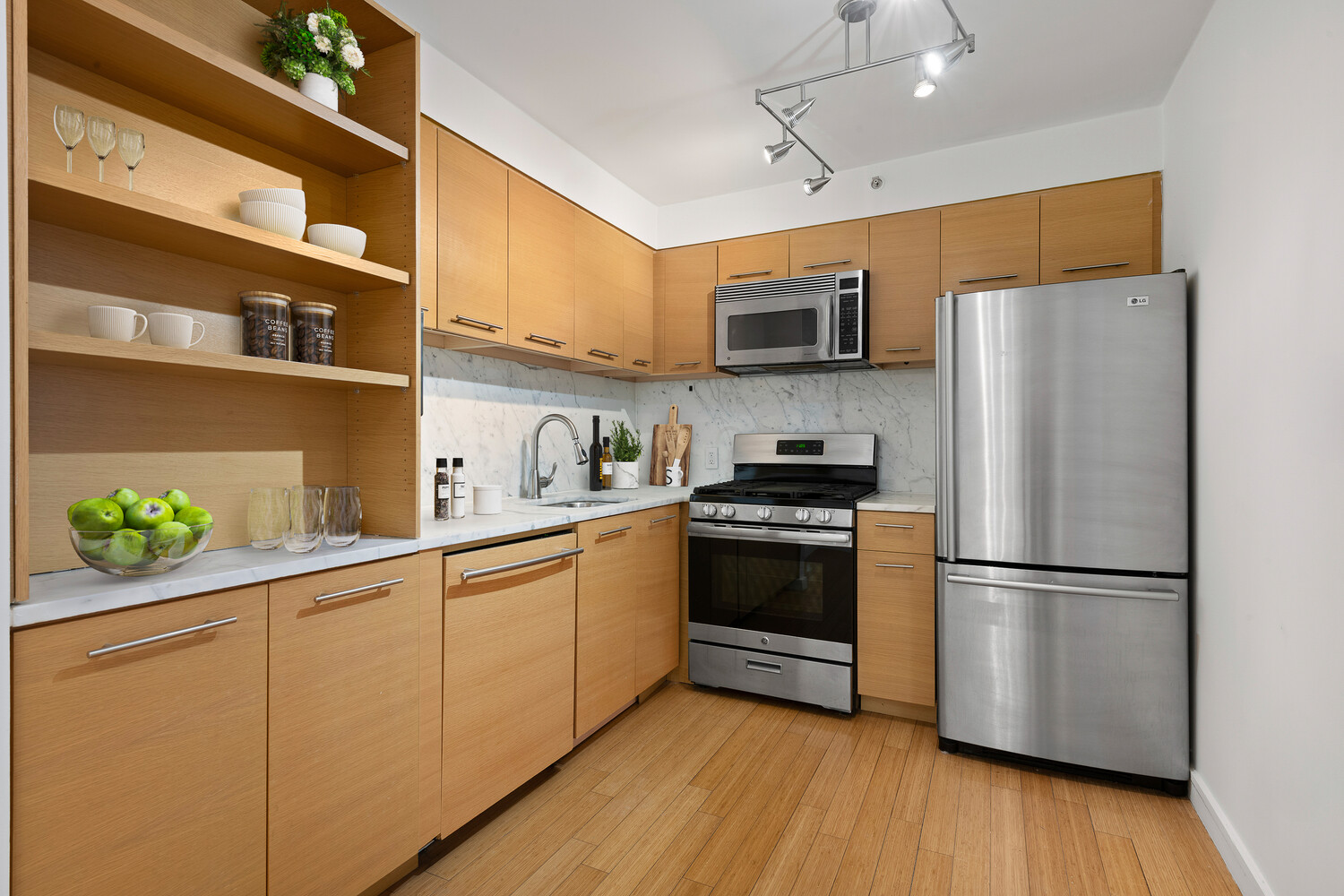 #5 photo, 100 W 39TH Street, Midtown , NY 10018