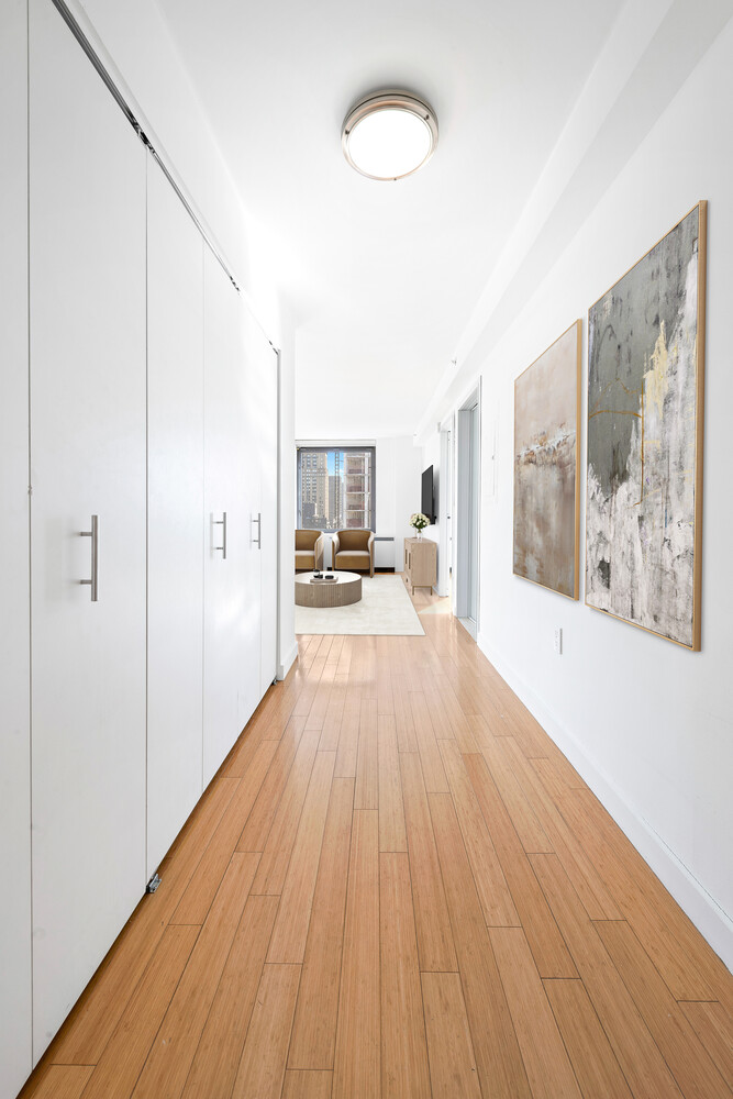 #7 photo, 100 W 39TH Street, Midtown , NY 10018