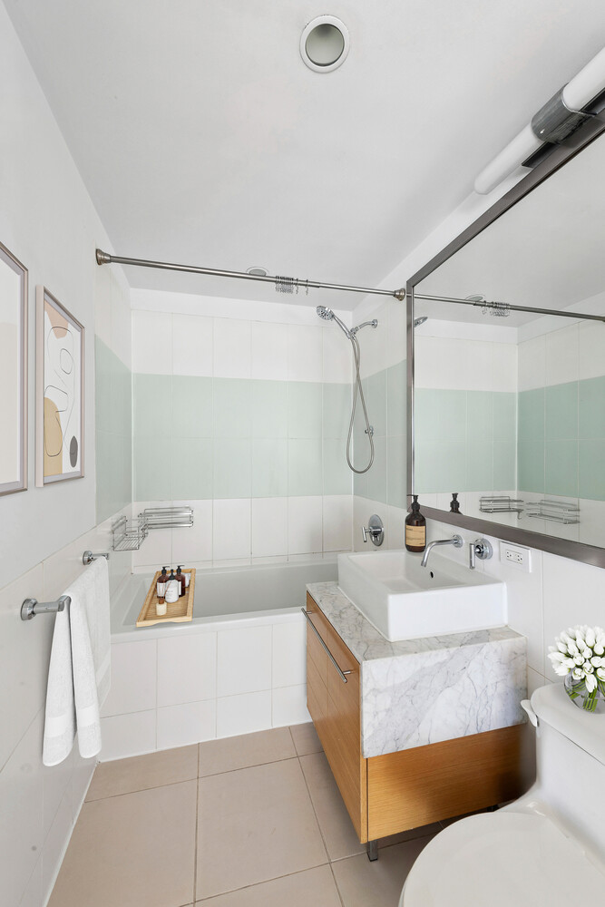 #8 photo, 100 W 39TH Street, Midtown , NY 10018