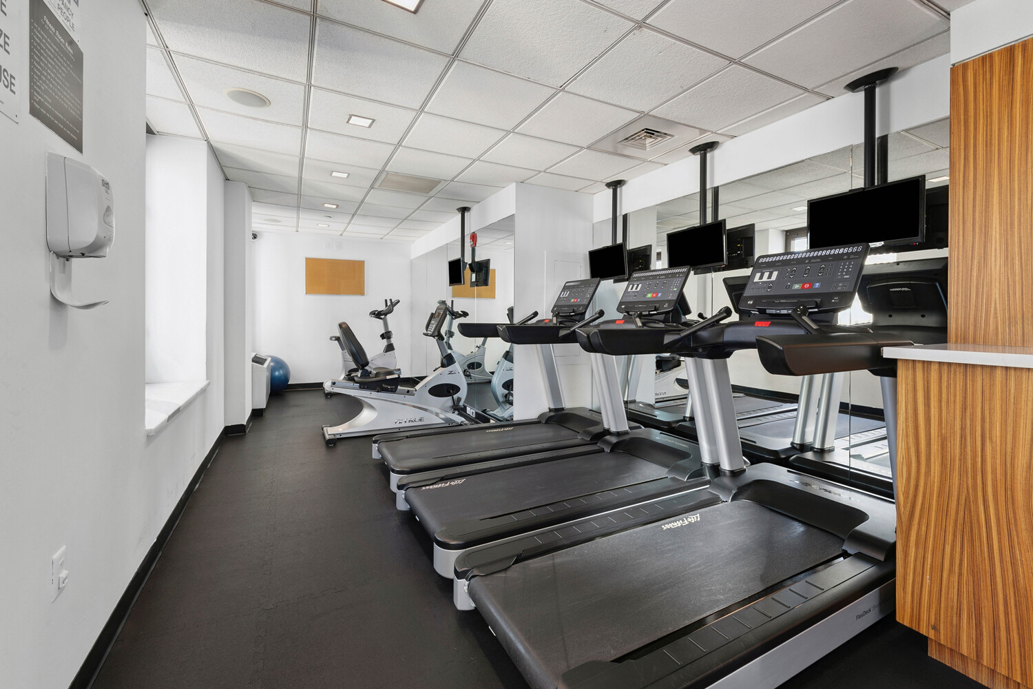 #9 photo, 100 W 39TH Street, Midtown , NY 10018