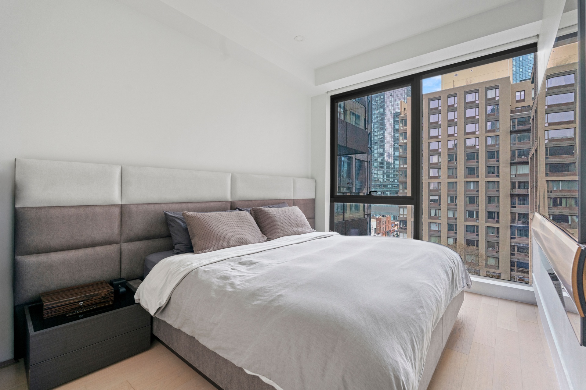 #3 photo, 5 Court Square, קווינס Long Island City , NY 11101