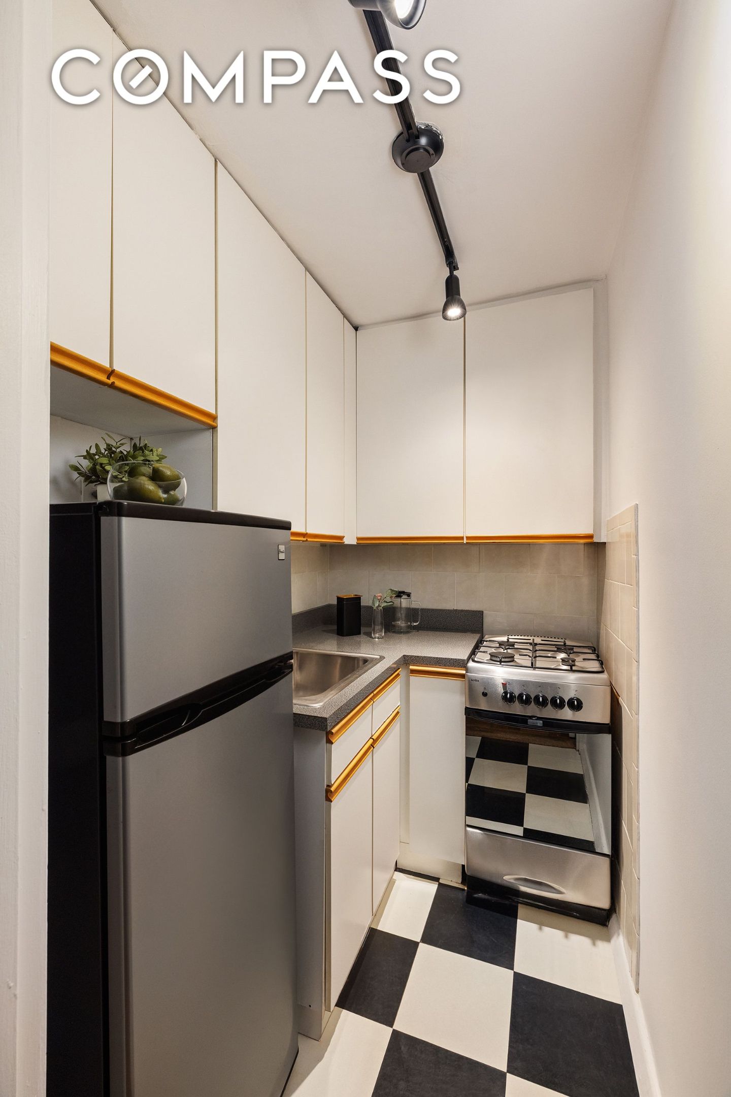 #6 photo, 335 E 51st Street, Манхэттен ‖ Midtown East , NY 10022