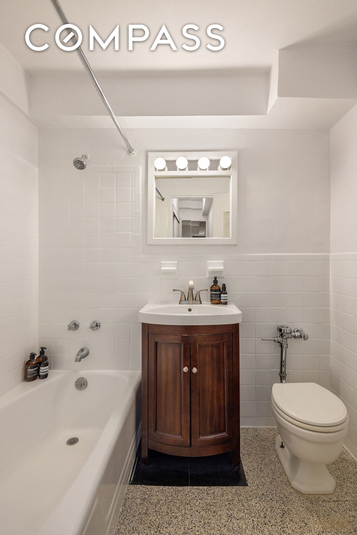 #7 photo, 335 E 51st Street, Манхэттен ‖ Midtown East , NY 10022