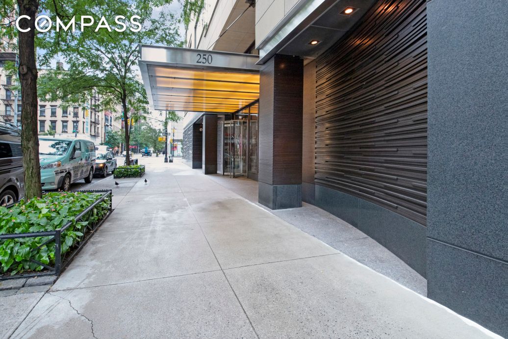 #20 photo, 250 E 53rd Street, Midtown East , NY 10022