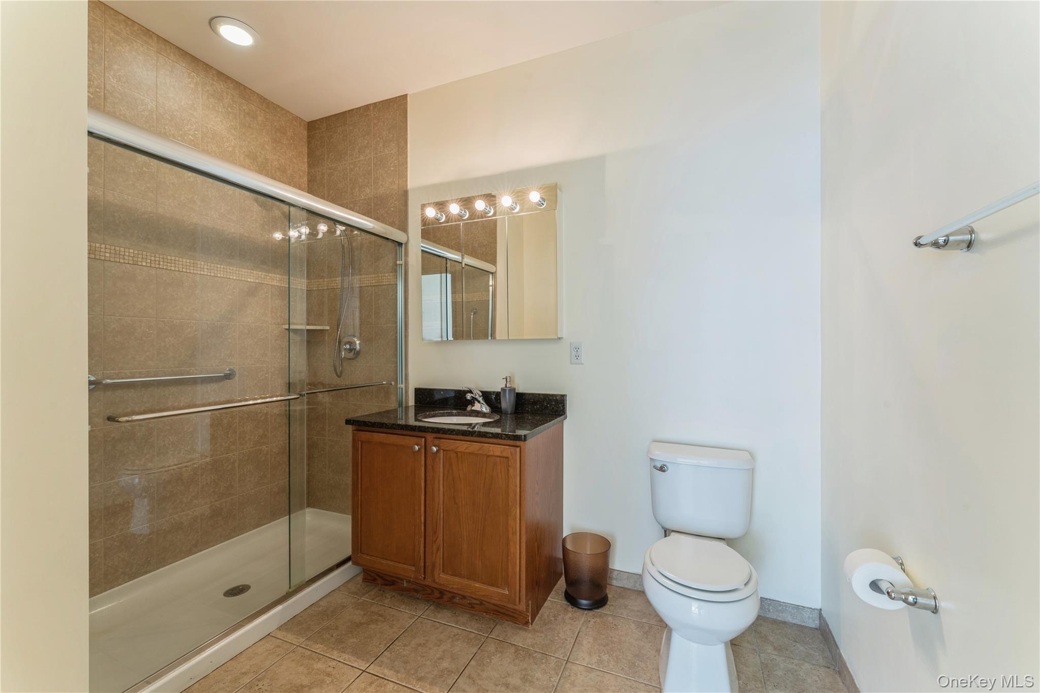 #11 photo, 403 Autumn Drive, Нассау ‖ East Meadow , NY 11554