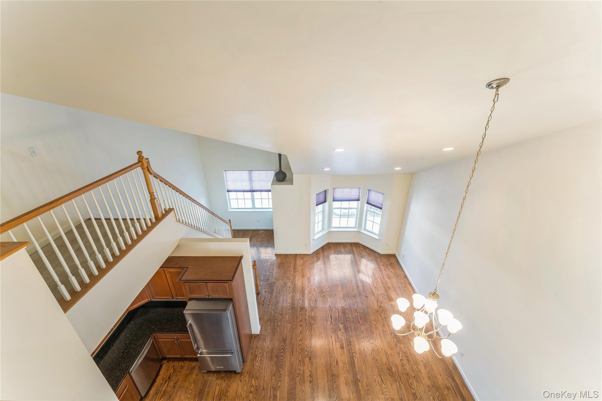 #15 photo, 403 Autumn Drive, Нассау ‖ East Meadow , NY 11554