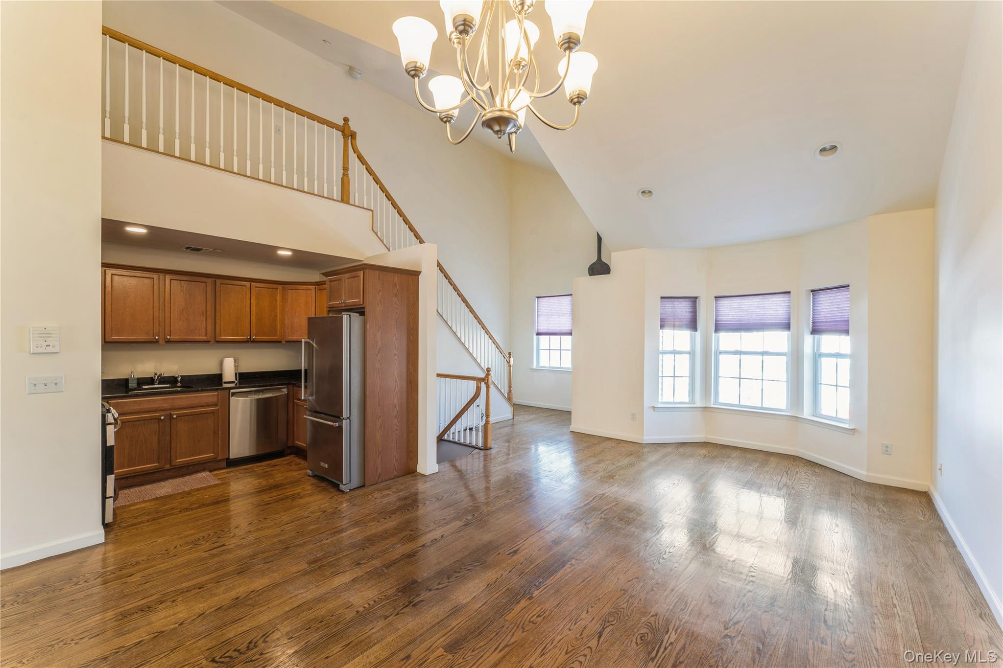 #5 photo, 403 Autumn Drive, Нассау ‖ East Meadow , NY 11554