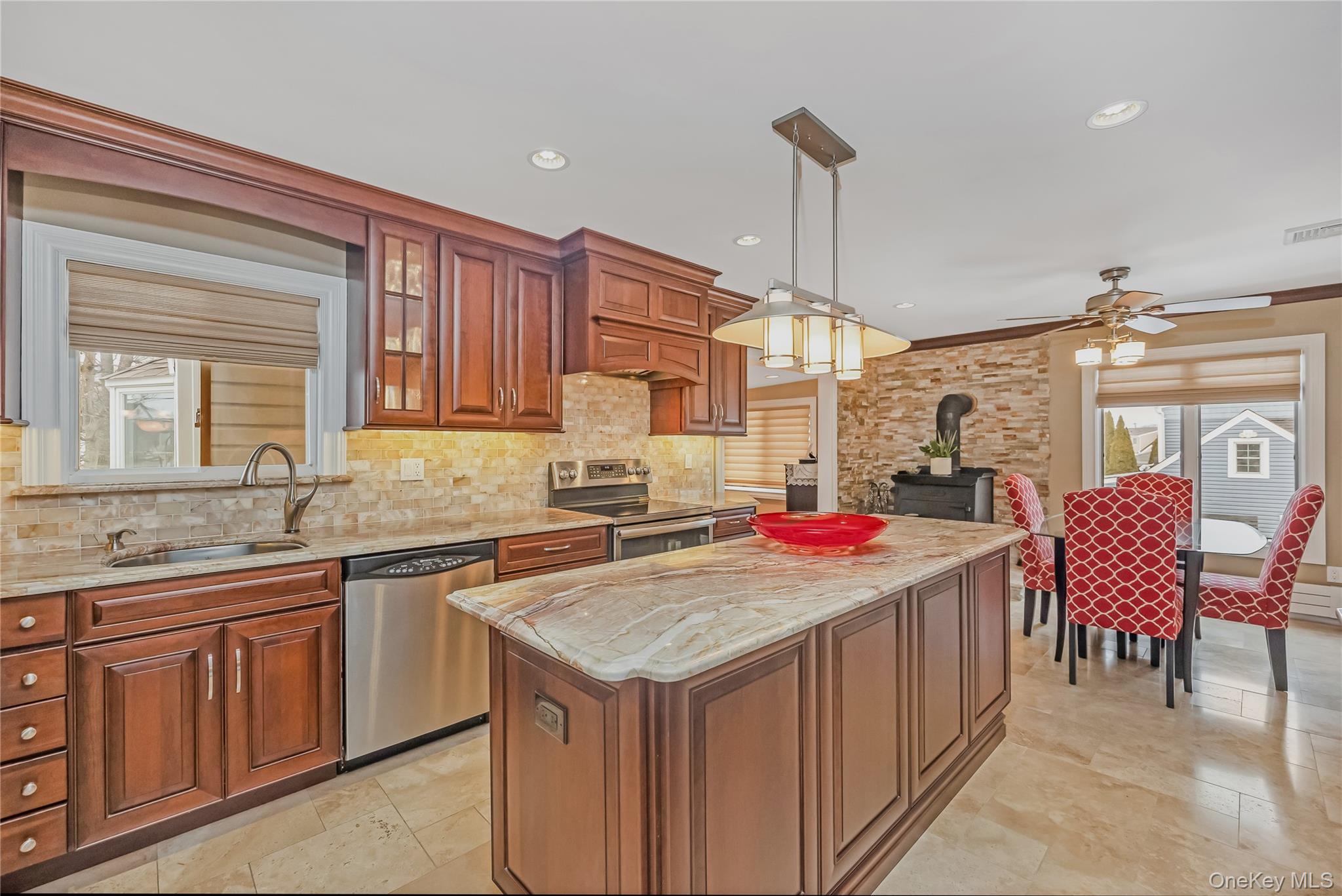 #11 photo, 30 Crestwood Boulevard, Нассау ‖ Farmingdale , NY 11735