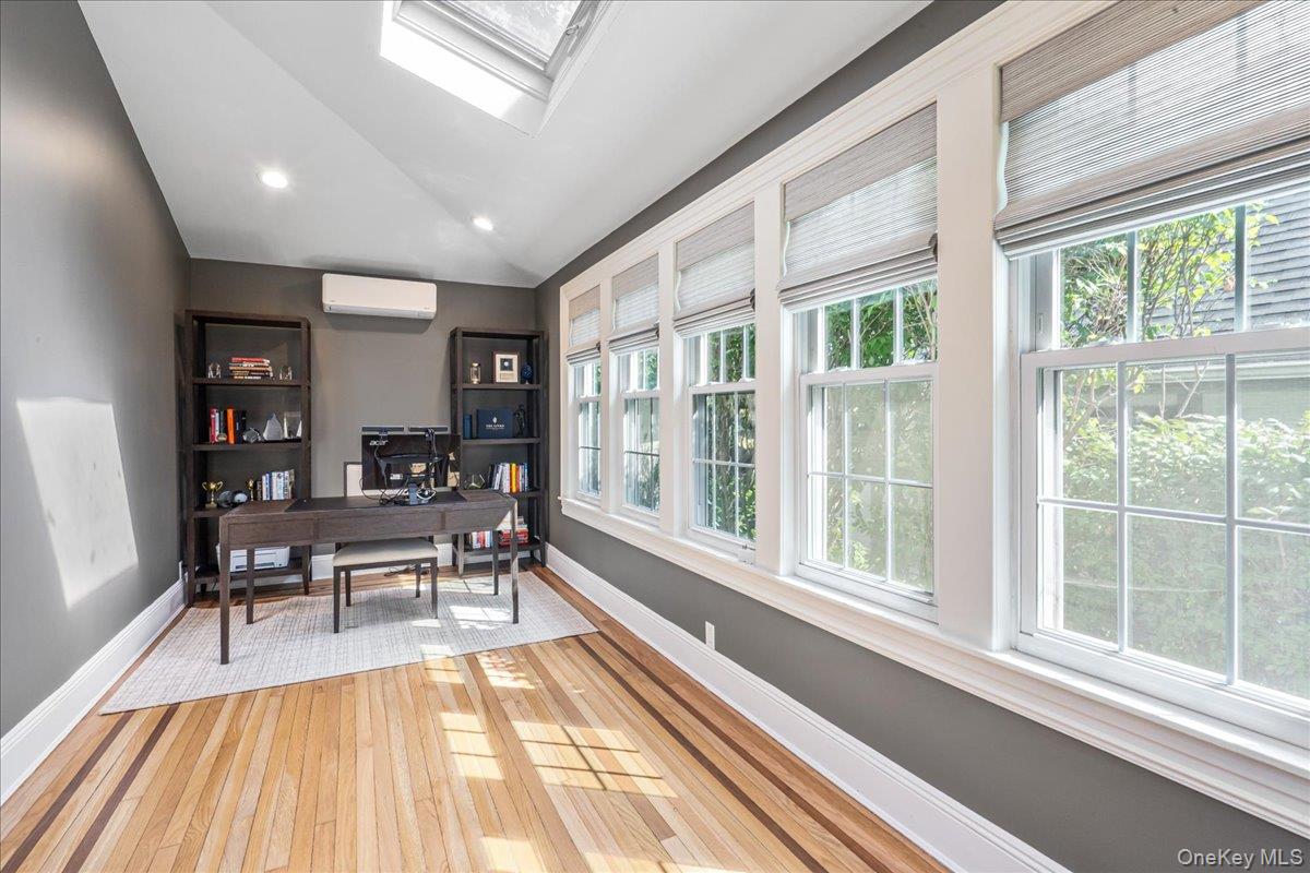 #15 photo, 33 Shepherd Street, Rockville Centre , NY 11570