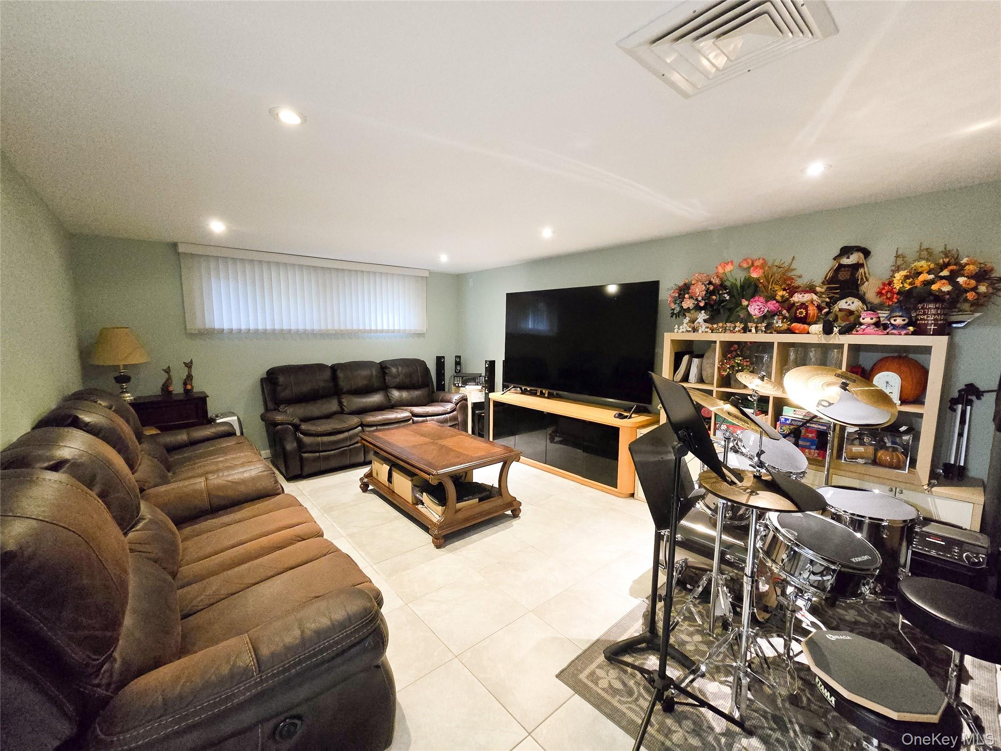 #17 photo, 24 Edna Drive, नासाउ काउंटी Syosset , NY 11791