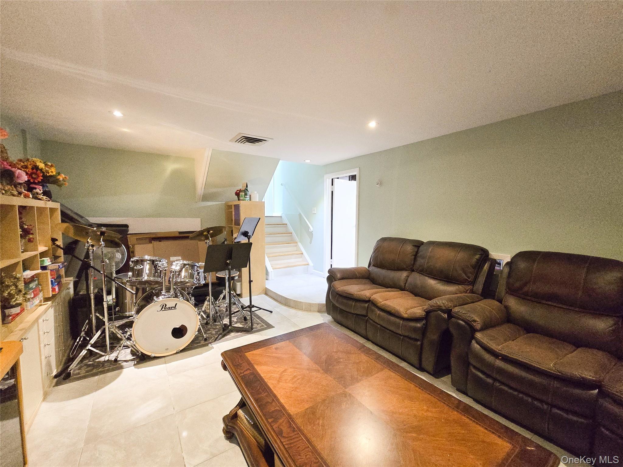 #19 photo, 24 Edna Drive, नासाउ काउंटी Syosset , NY 11791