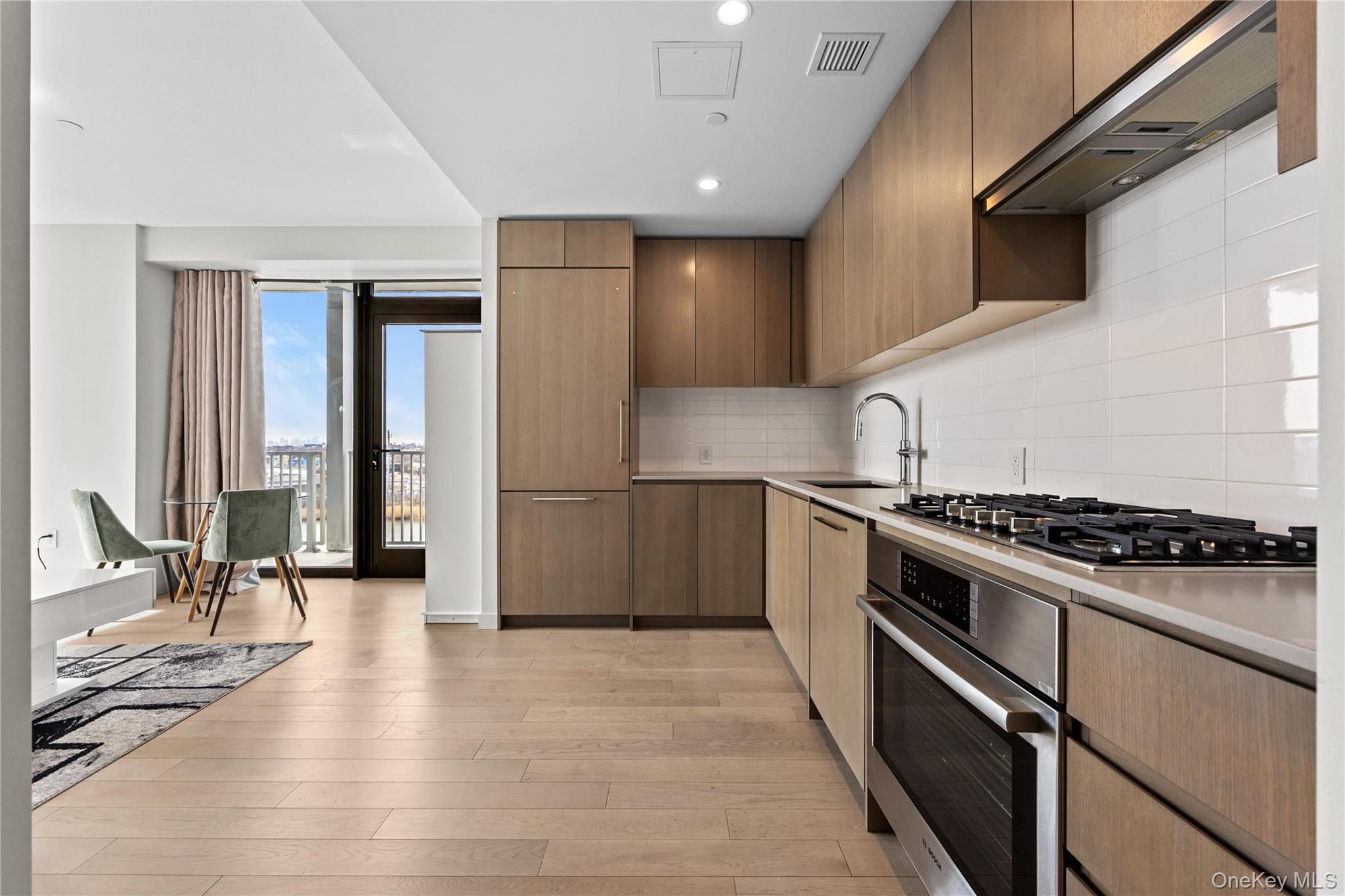 #1 photo, 131-02A 40th Road, 皇后区 Flushing , NY 11354