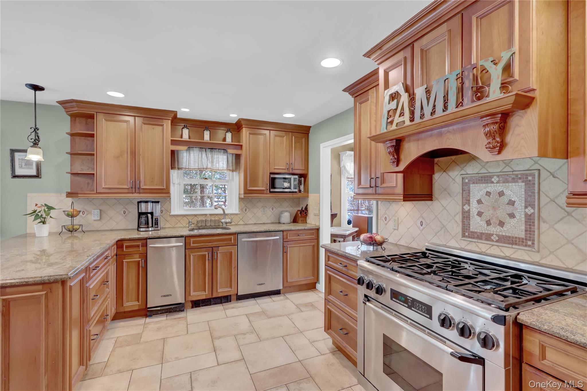 #7 photo, 8 Noel Place, सफ़ोक काउंटी Smithtown , NY 11787