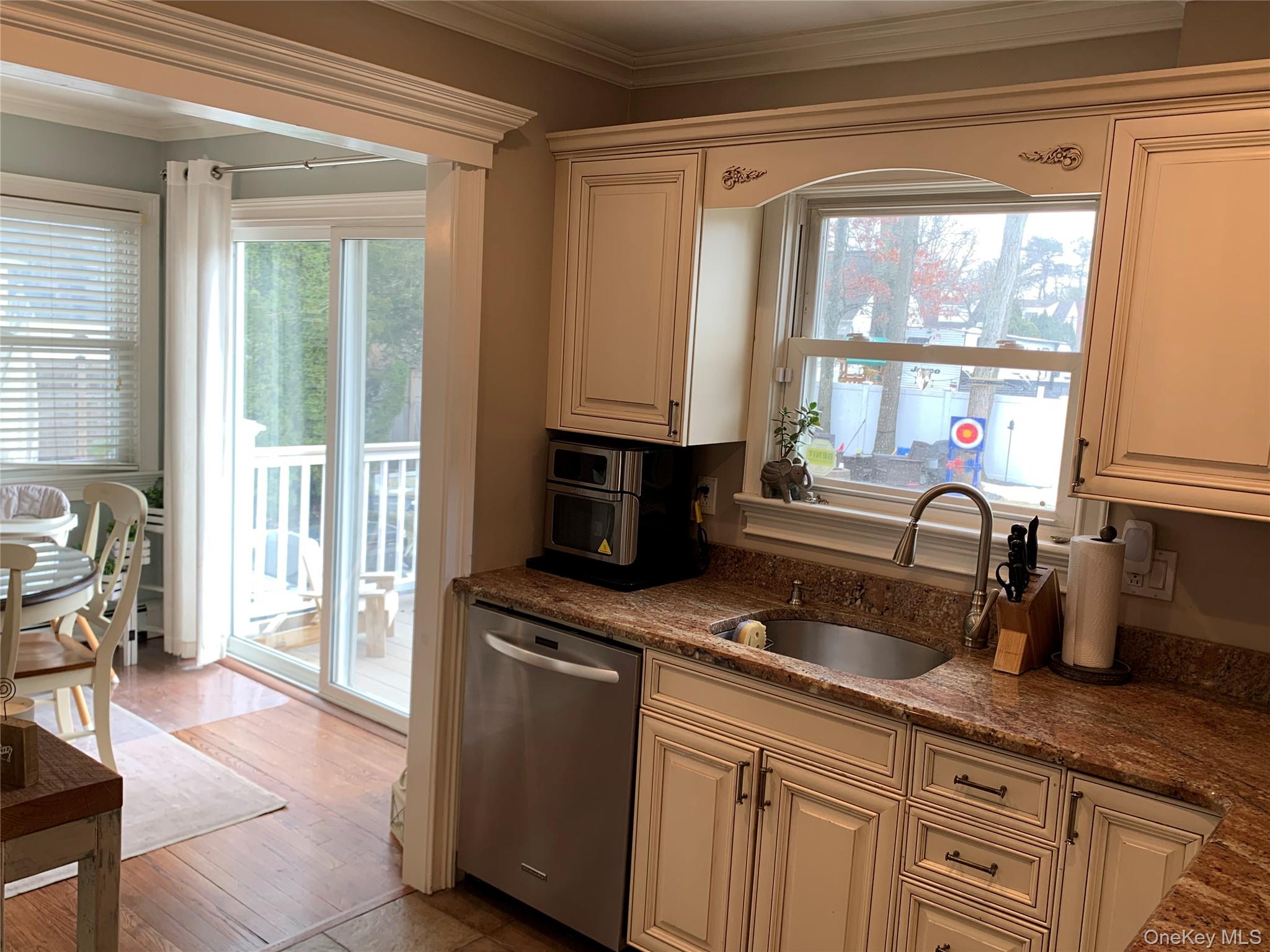 #10 photo, 6 Robinson Street, Shoreham , NY 11786