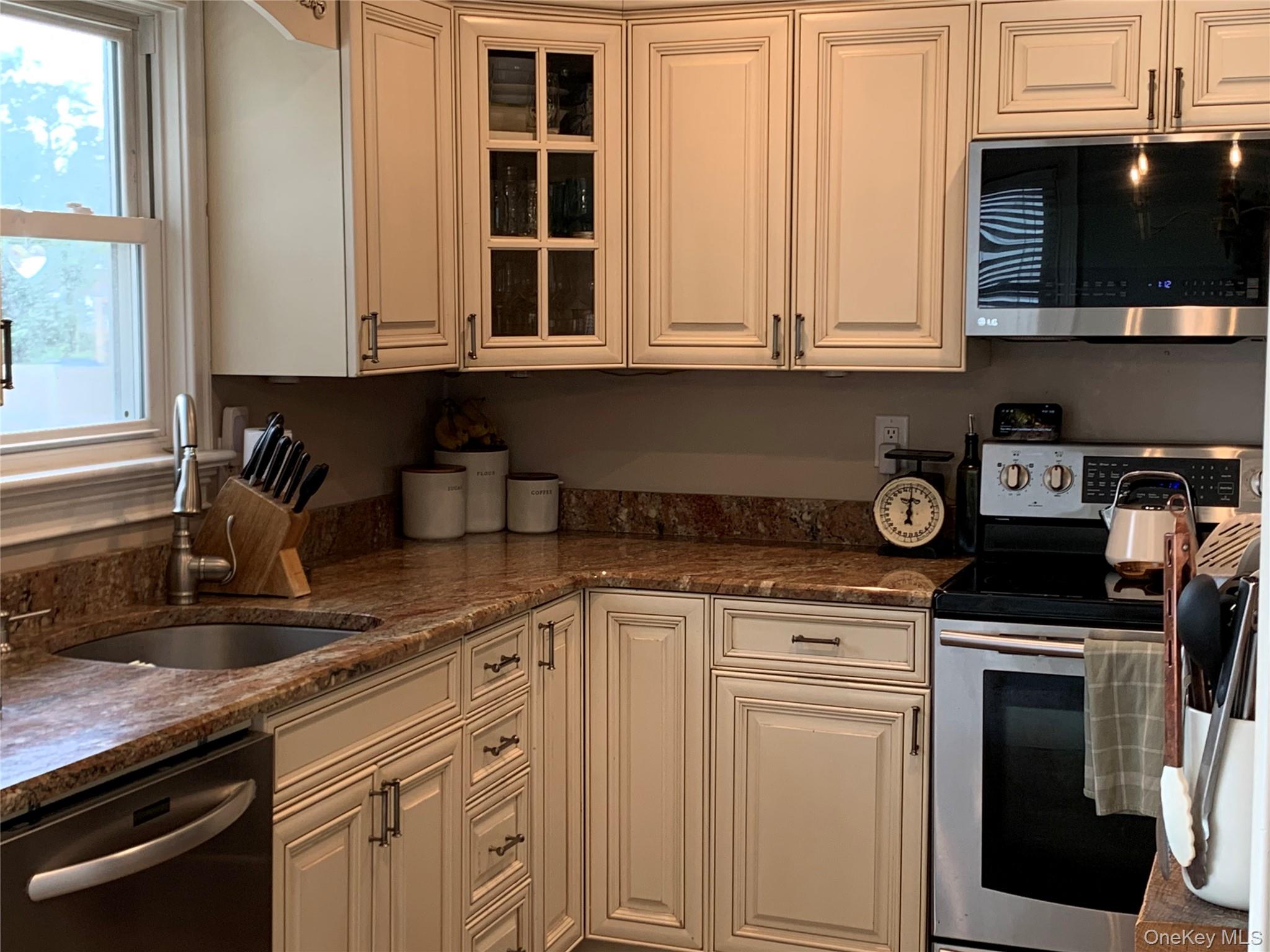 #9 photo, 6 Robinson Street, Shoreham , NY 11786