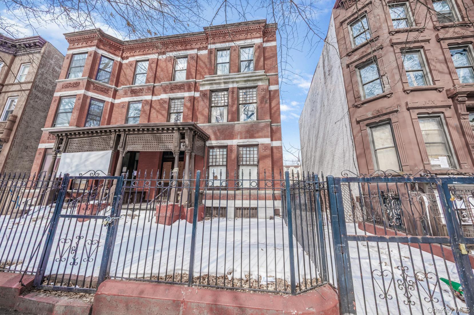 #1 photo, 75 Macon Street, הברונקס Brooklyn , NY 11216