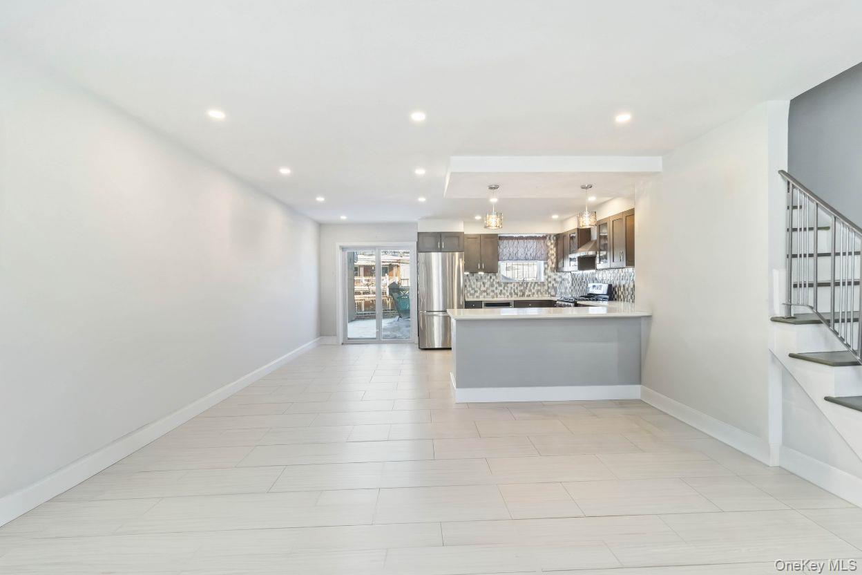 #10 photo, 21-45 80 Street, Куинс ‖ East Elmhurst , NY 11370