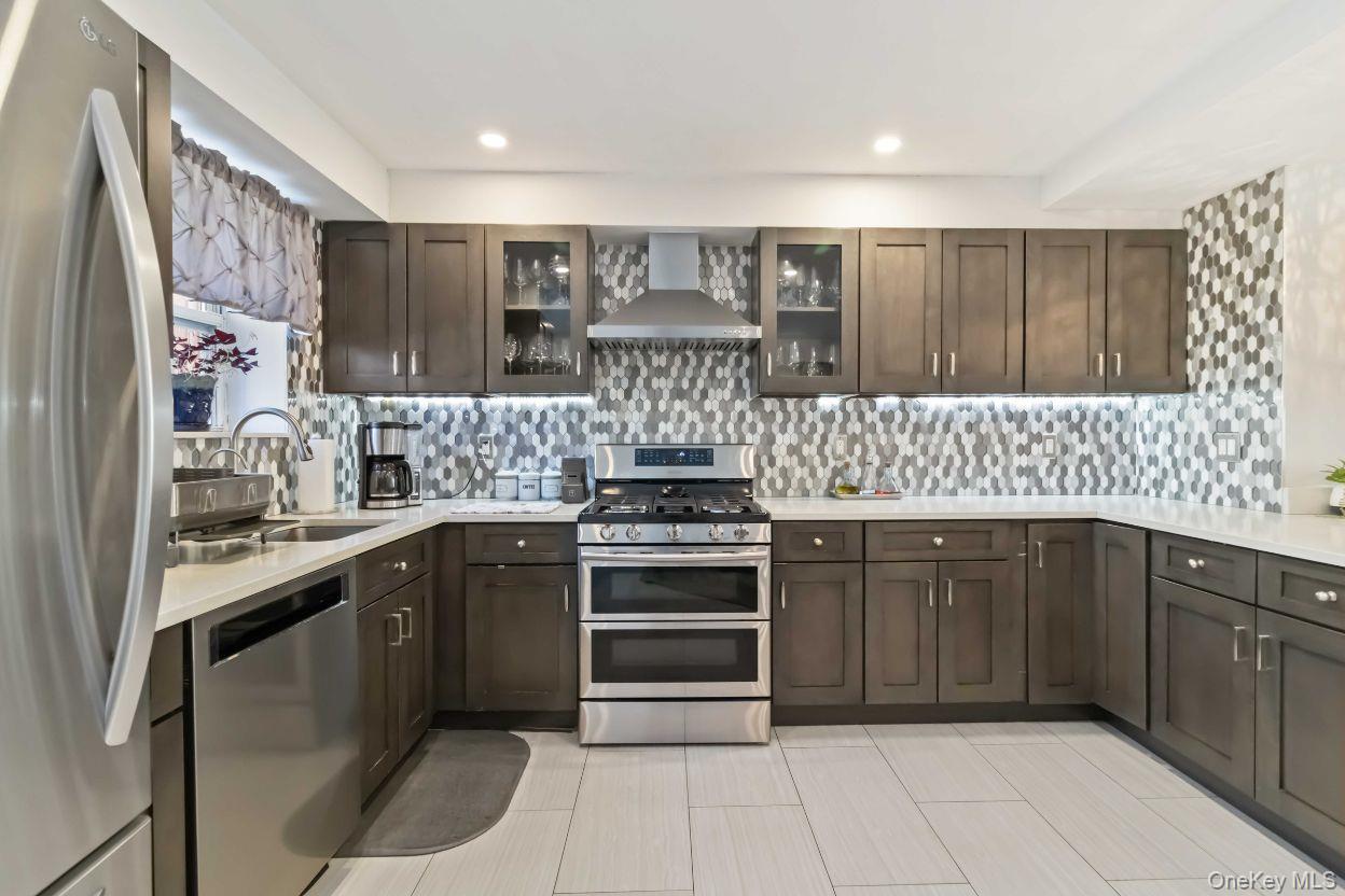 #12 photo, 21-45 80 Street, Куинс ‖ East Elmhurst , NY 11370