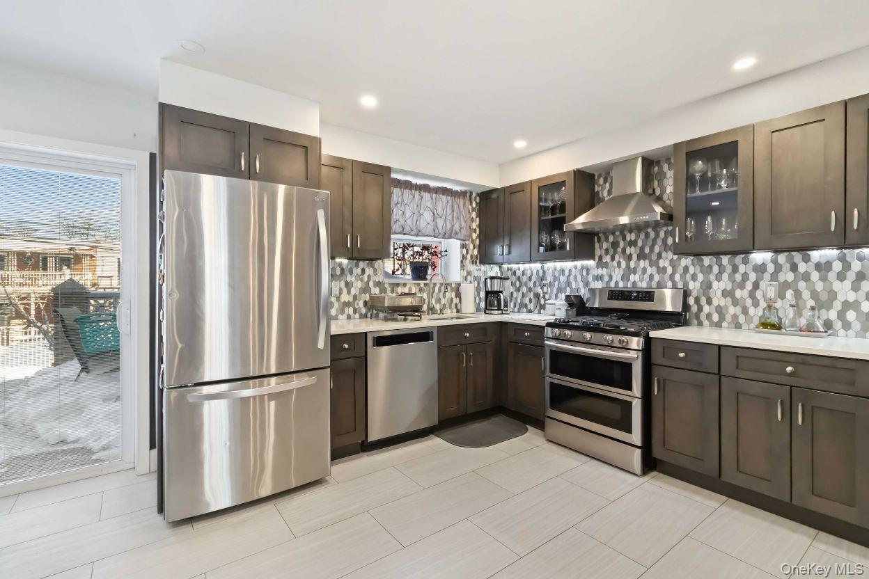 #13 photo, 21-45 80 Street, Куинс ‖ East Elmhurst , NY 11370