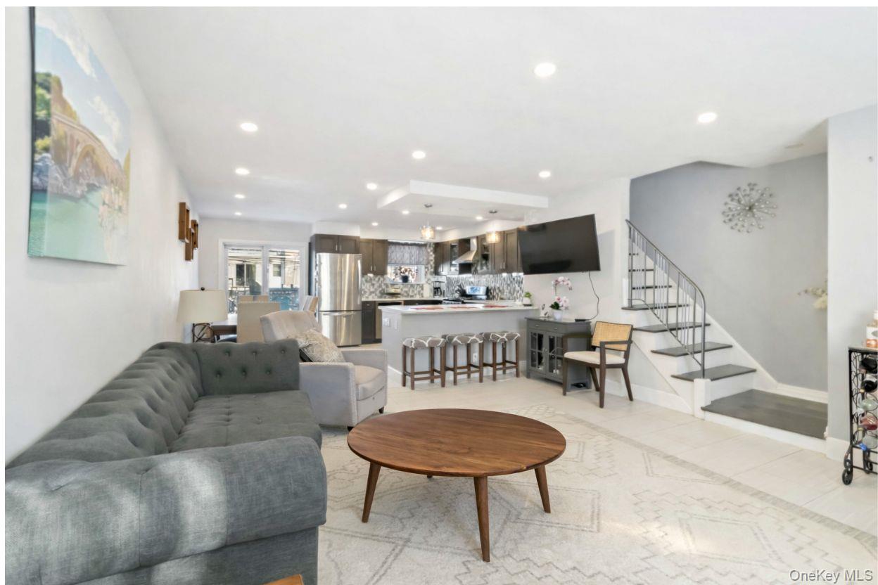 #4 photo, 21-45 80 Street, Куинс ‖ East Elmhurst , NY 11370