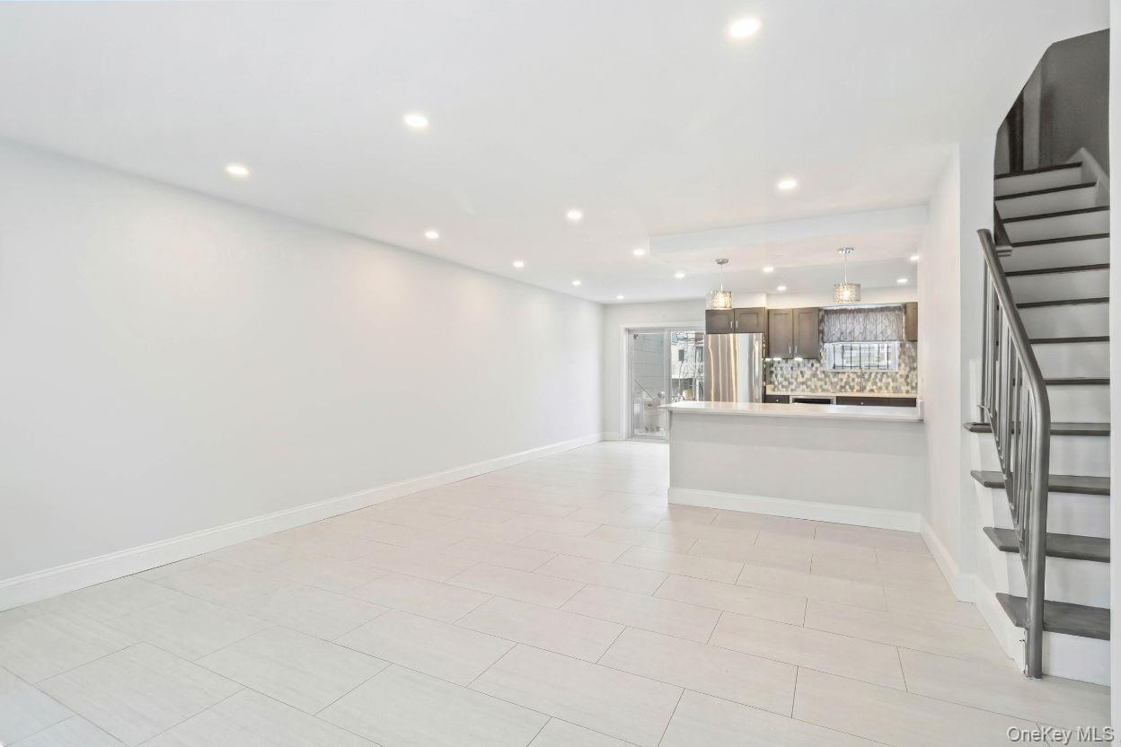 #8 photo, 21-45 80 Street, Куинс ‖ East Elmhurst , NY 11370