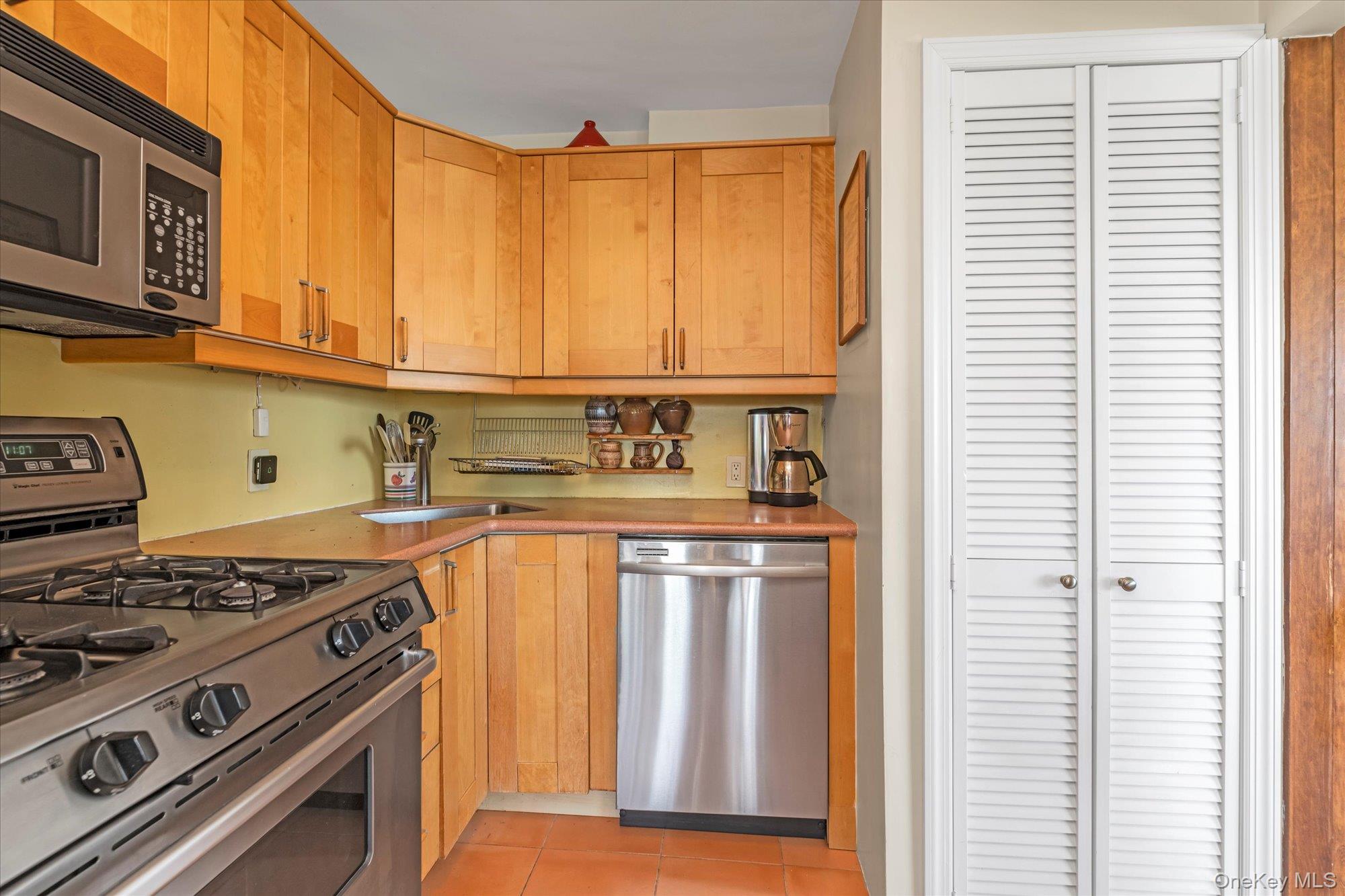 #8 photo, 154-23 Riverside Drive, Whitestone , NY 11357