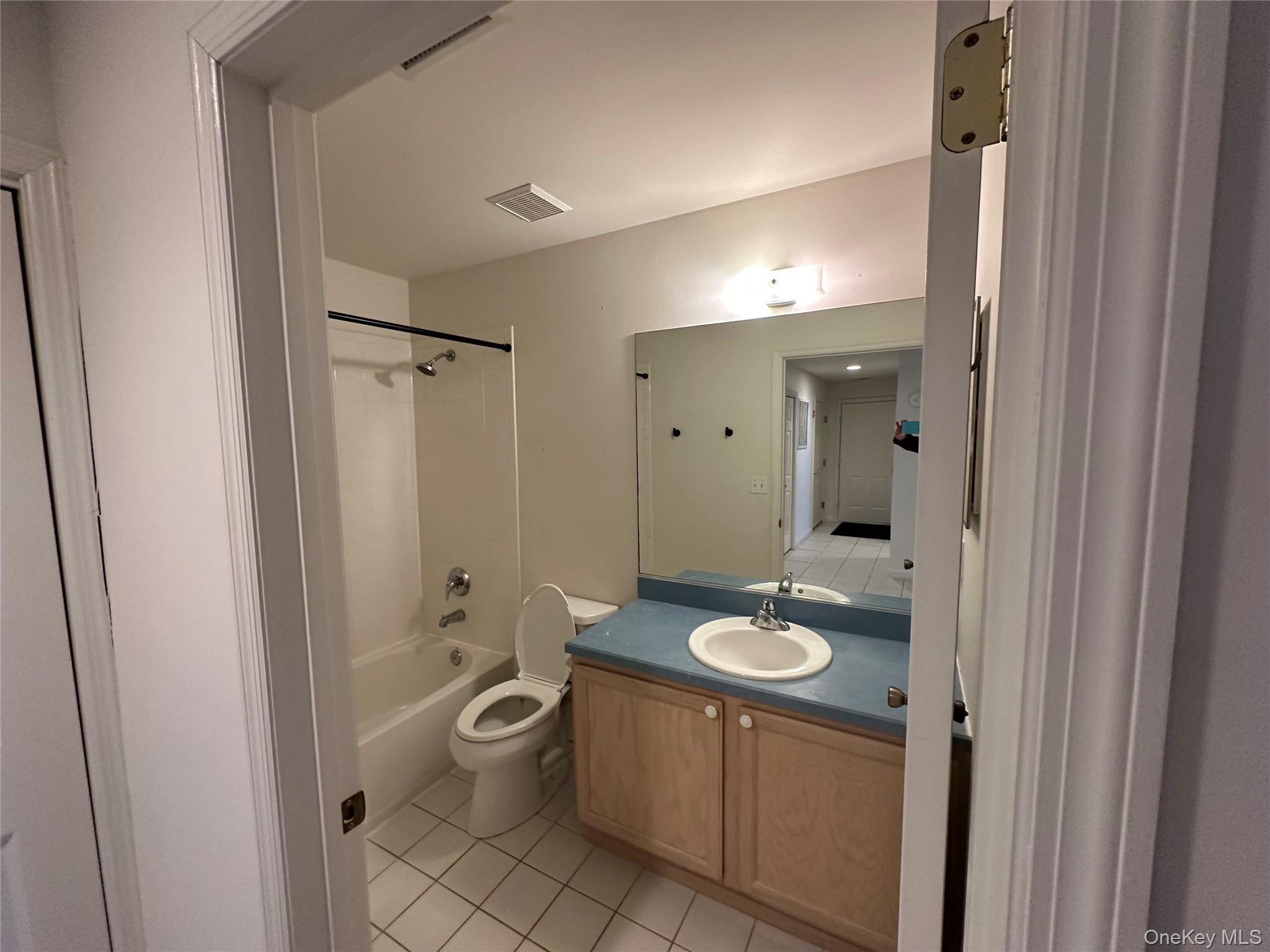 #10 photo, 47 Summerfield Lane, 롱 아일랜드 Riverhead , NY 11901