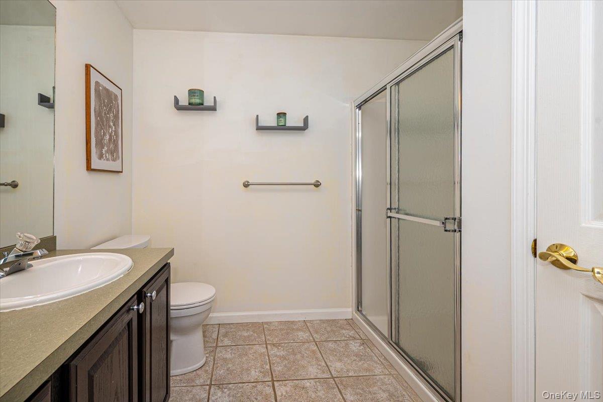 #17 photo, 47 Cobblestone Drive, सफ़ोक काउंटी Shoreham , NY 11786