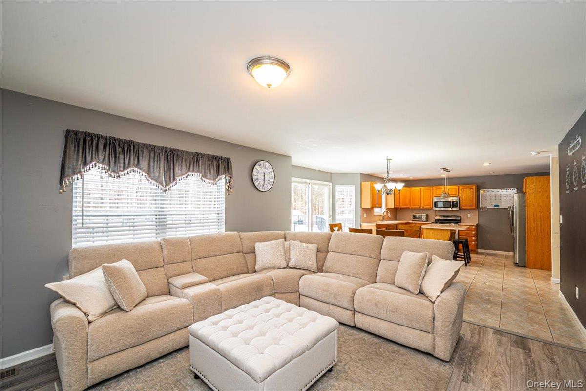 #7 photo, 47 Cobblestone Drive, सफ़ोक काउंटी Shoreham , NY 11786