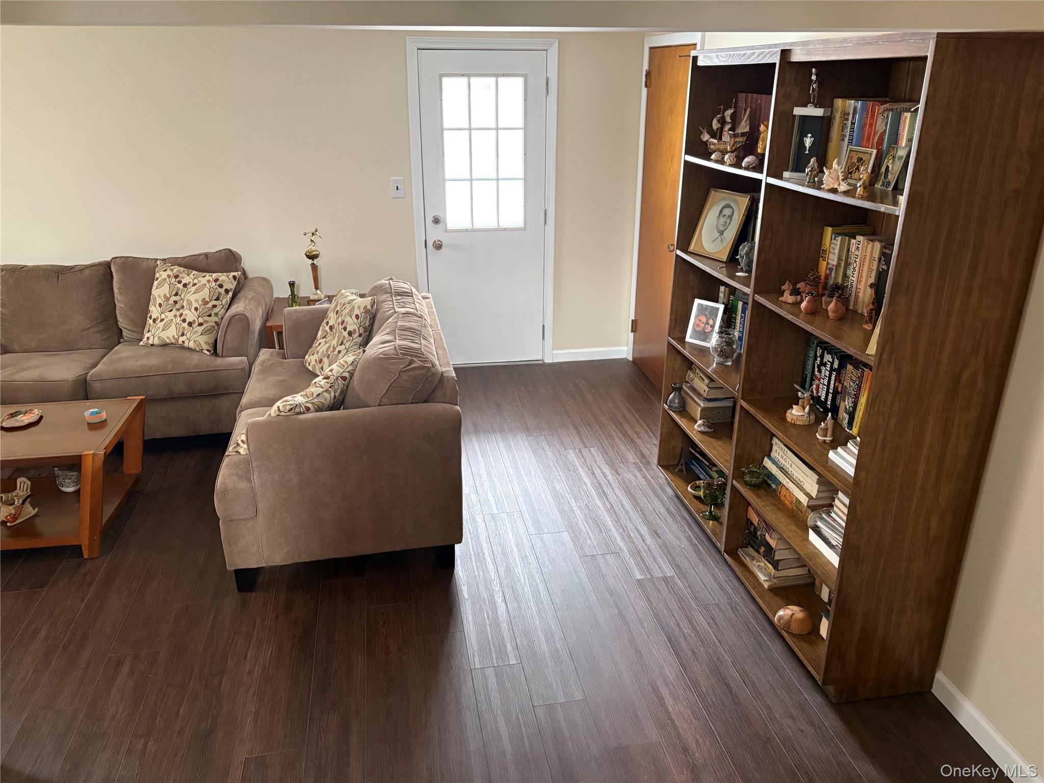 #13 photo, 2191 Walsall Street, नासाउ काउंटी Seaford , NY 11783